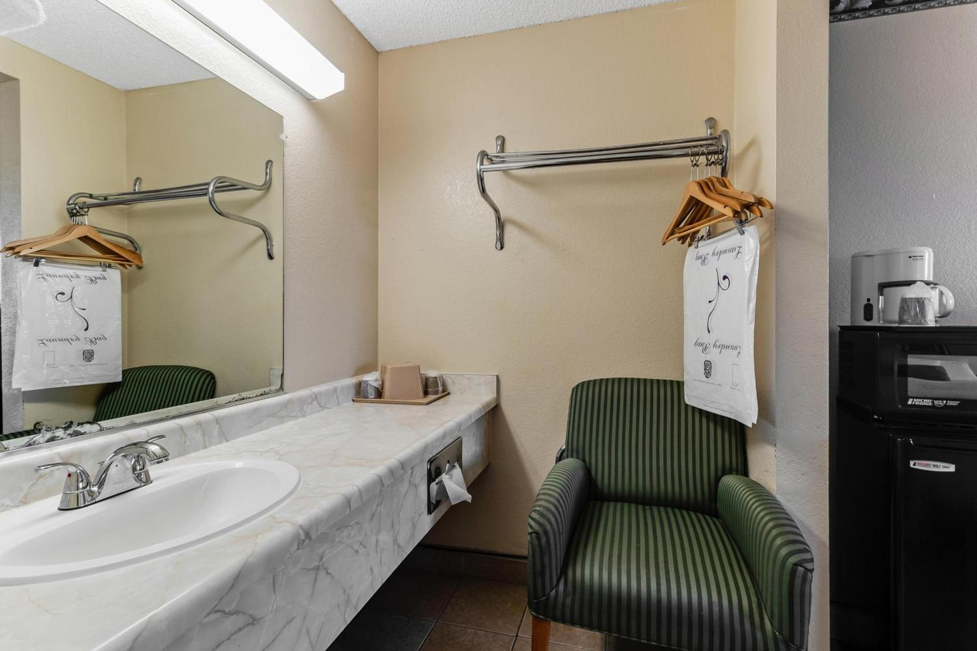Knights Inn Madera photo 16