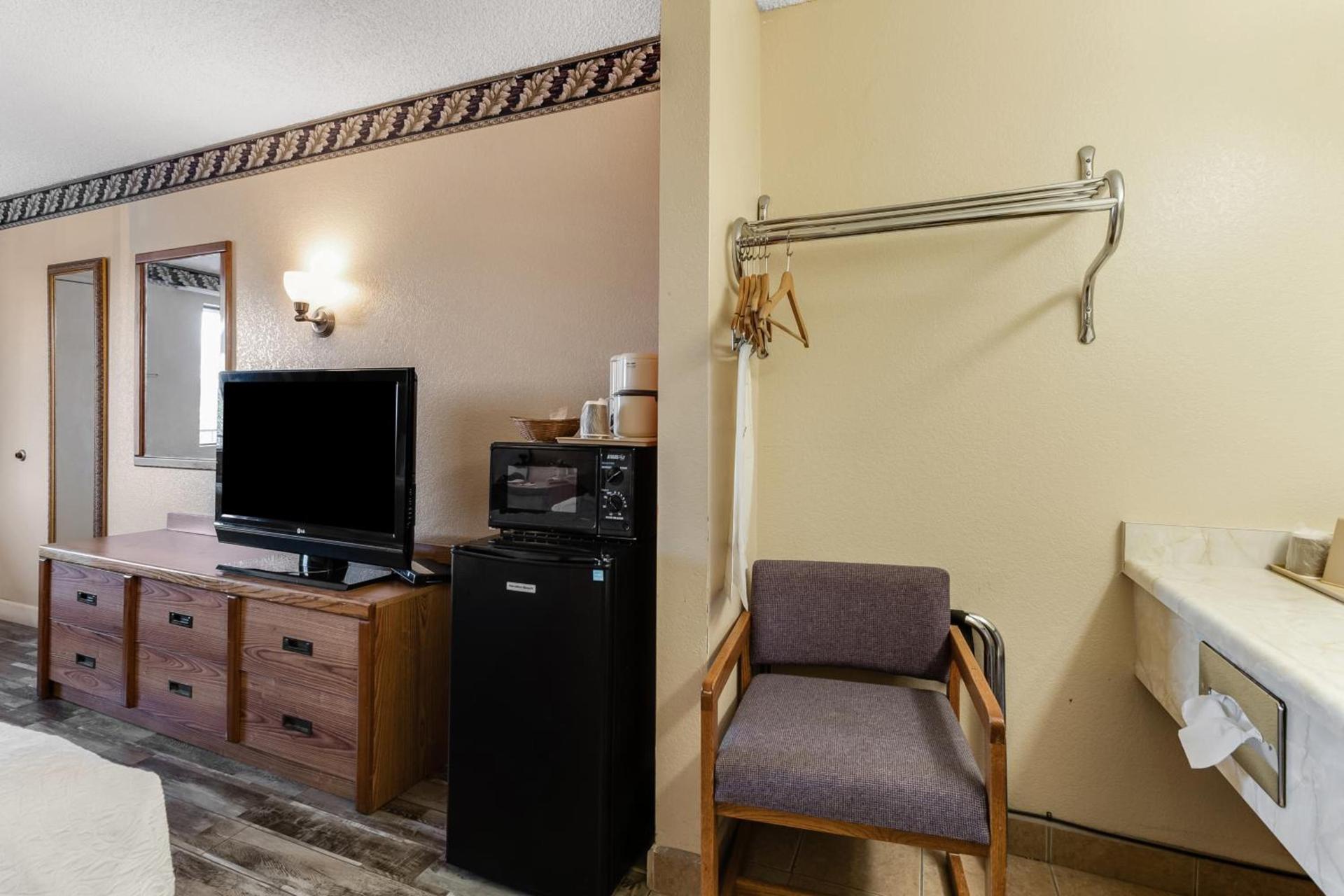 Knights Inn Madera photo 25