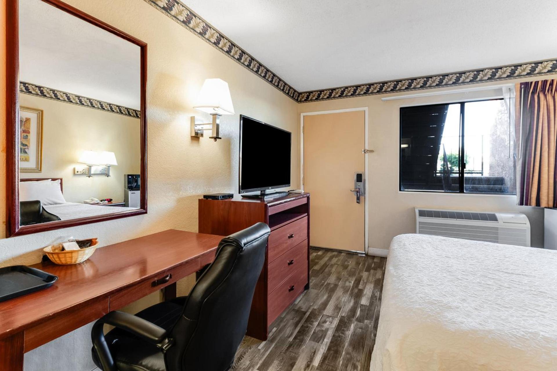 Knights Inn Madera photo 27