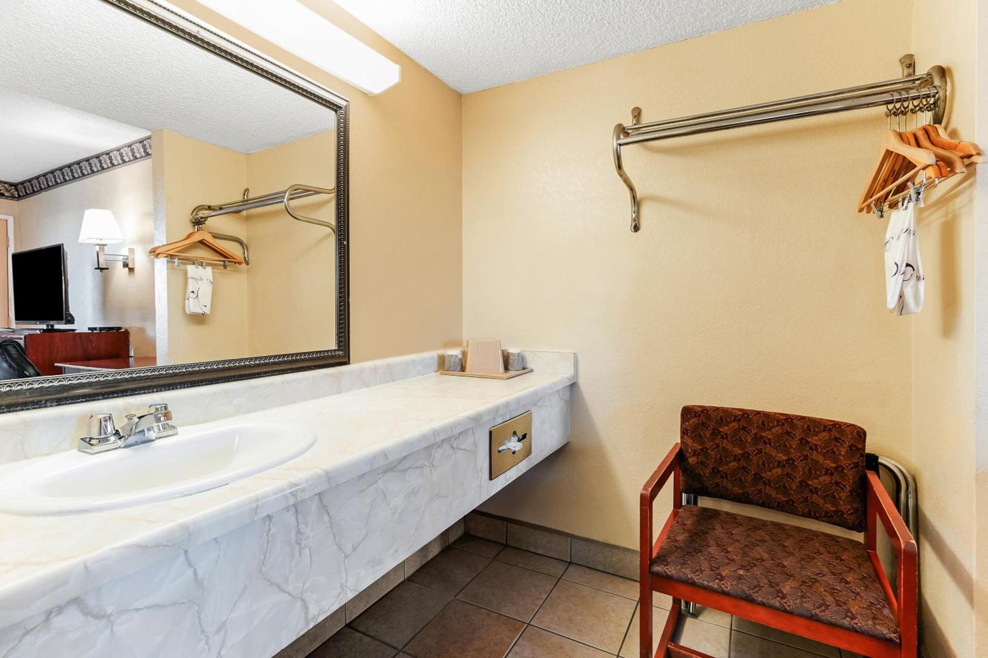 Knights Inn Madera photo 34