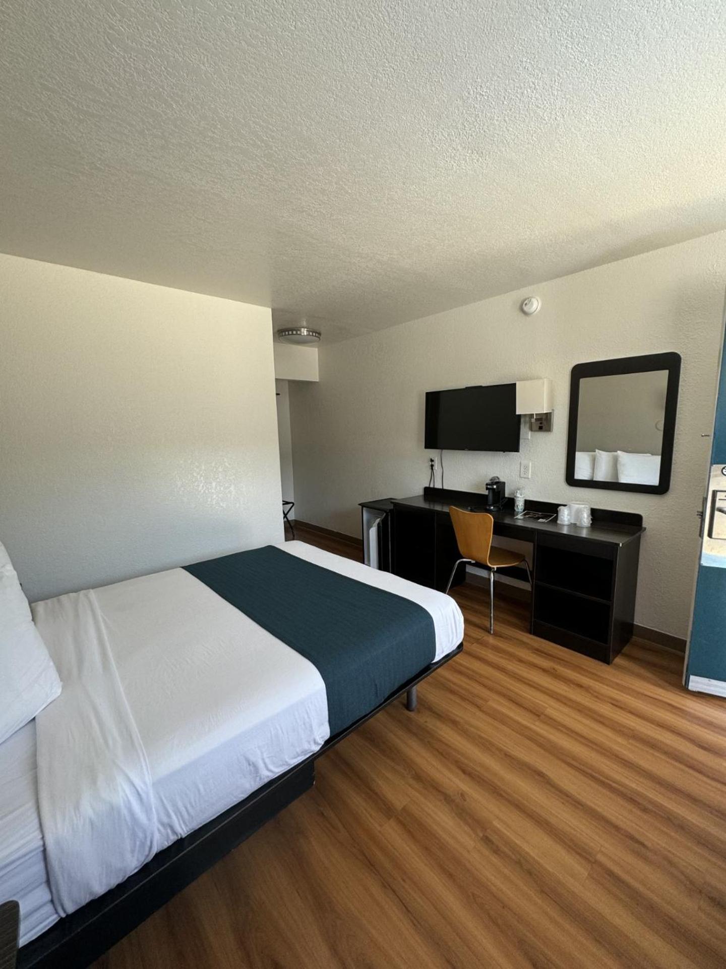 Motel 6-Stanton, CA- Anaheim West photo 59