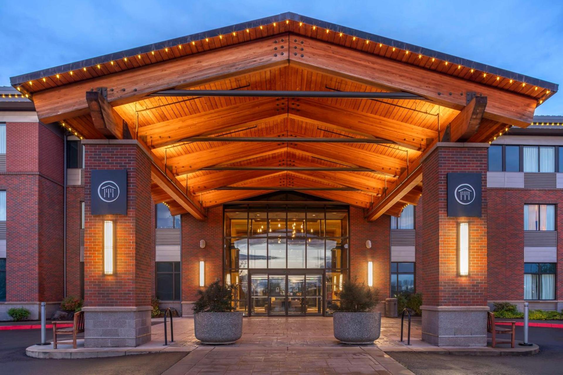 Best Western Premier Boulder Falls Inn photo 59