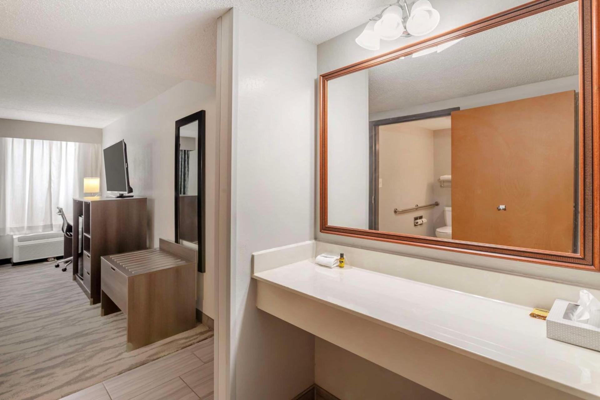 Best Western Plus Knoxville Cedar Bluff photo 21