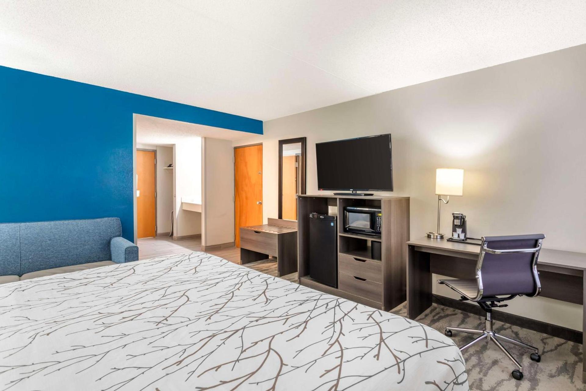 Best Western Plus Knoxville Cedar Bluff photo 25