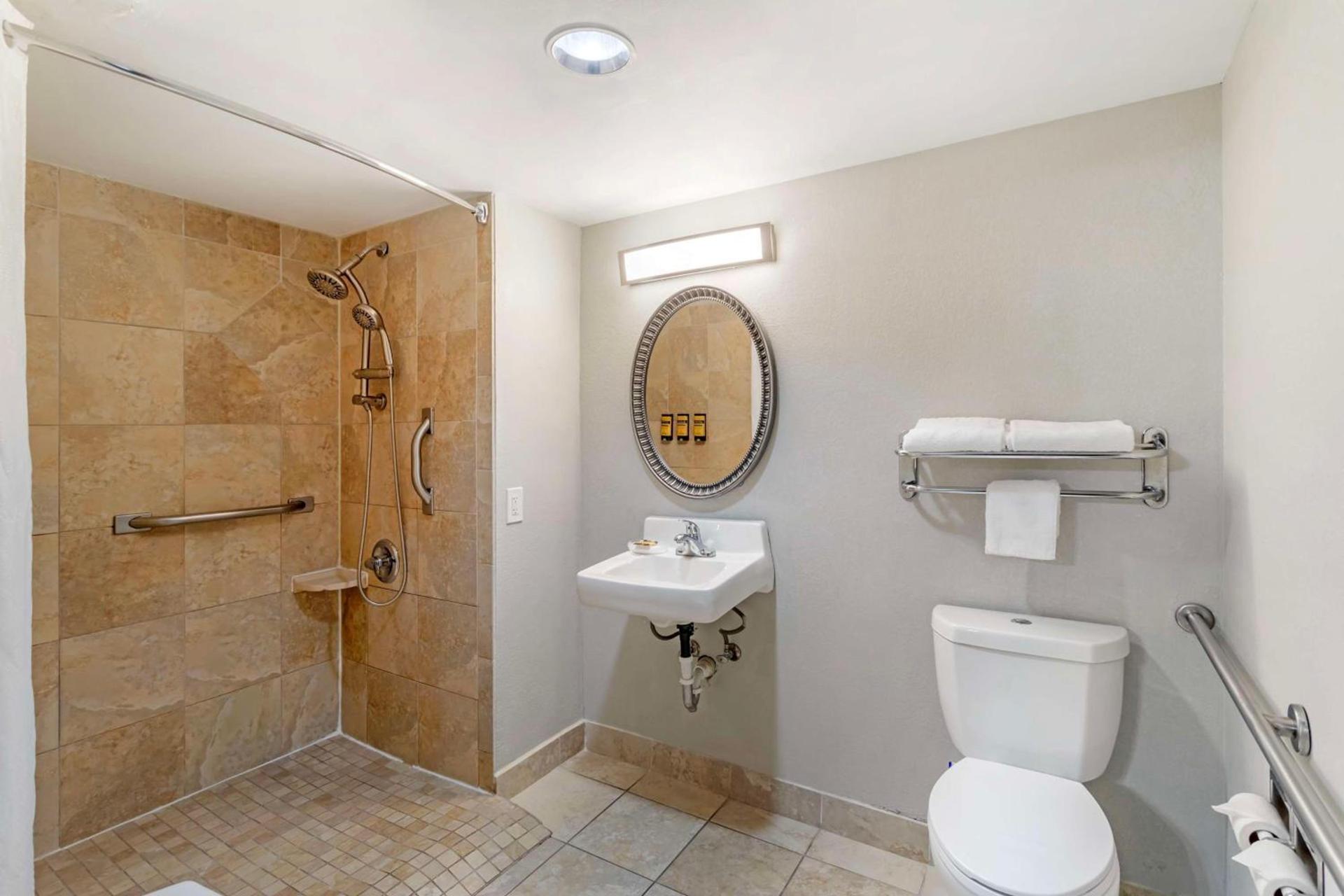 Best Western Plus Knoxville Cedar Bluff photo 29