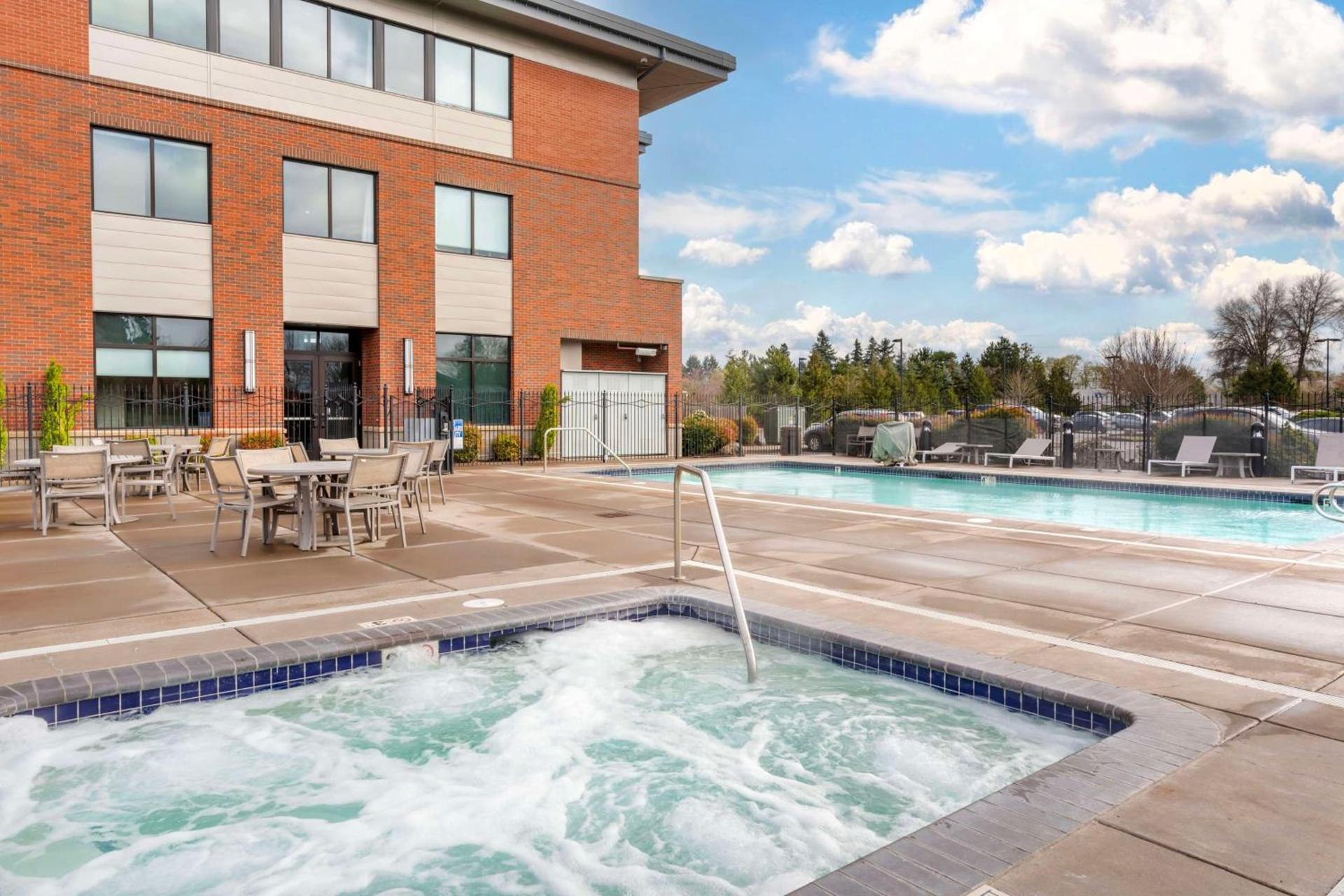 Best Western Premier Boulder Falls Inn photo 22