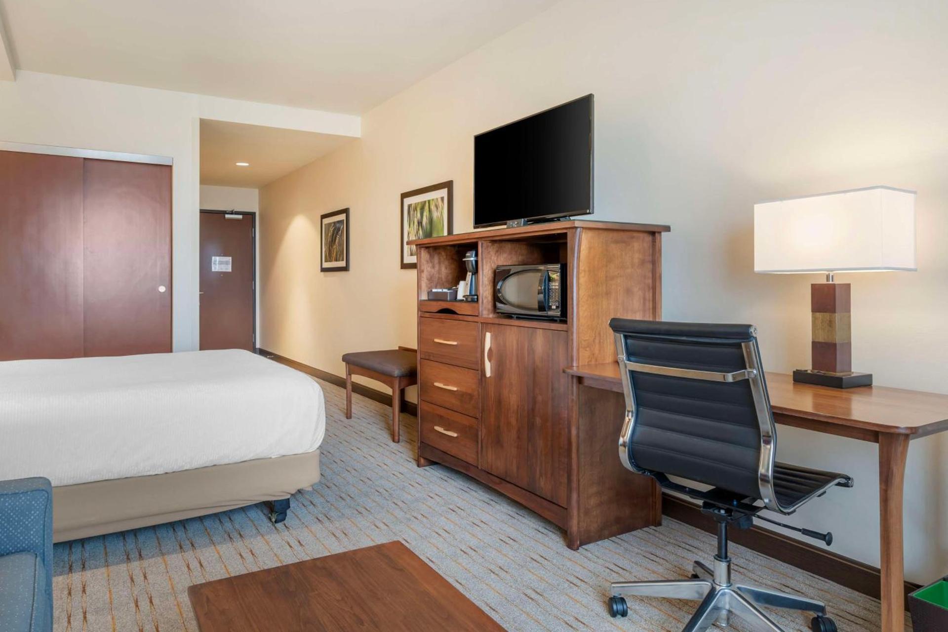 Best Western Premier Boulder Falls Inn photo 40