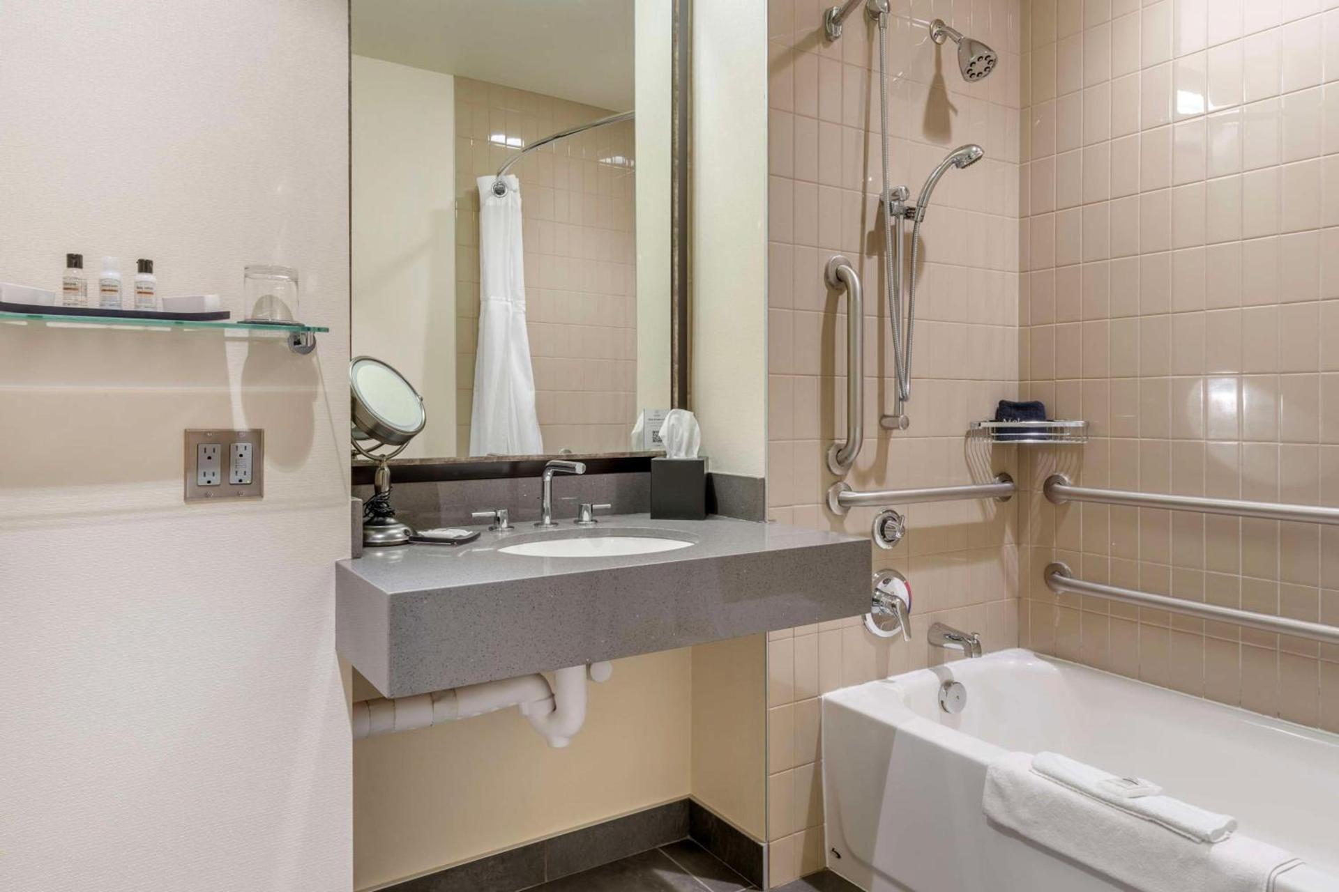 Best Western Premier Boulder Falls Inn photo 41