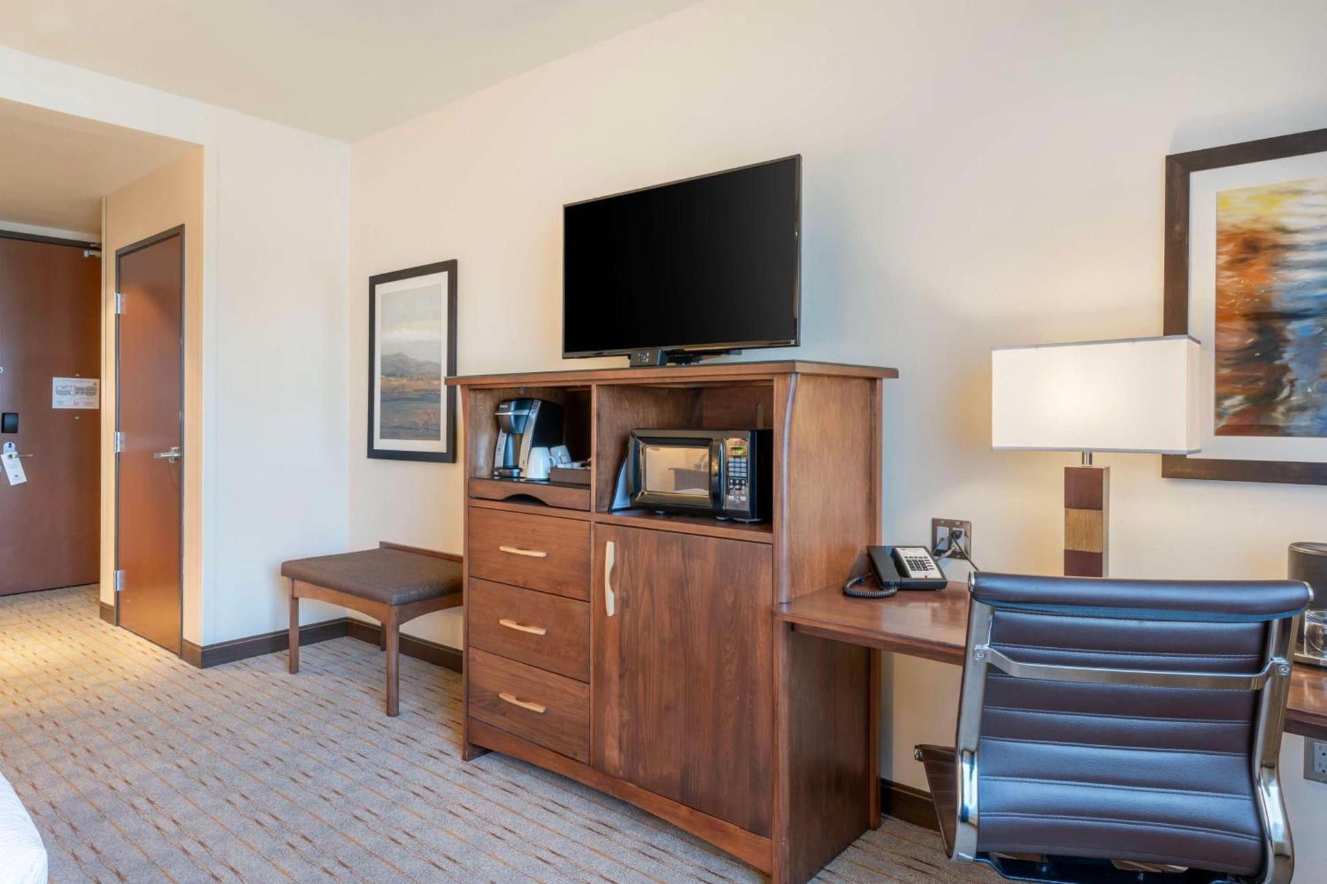 Best Western Premier Boulder Falls Inn photo 44