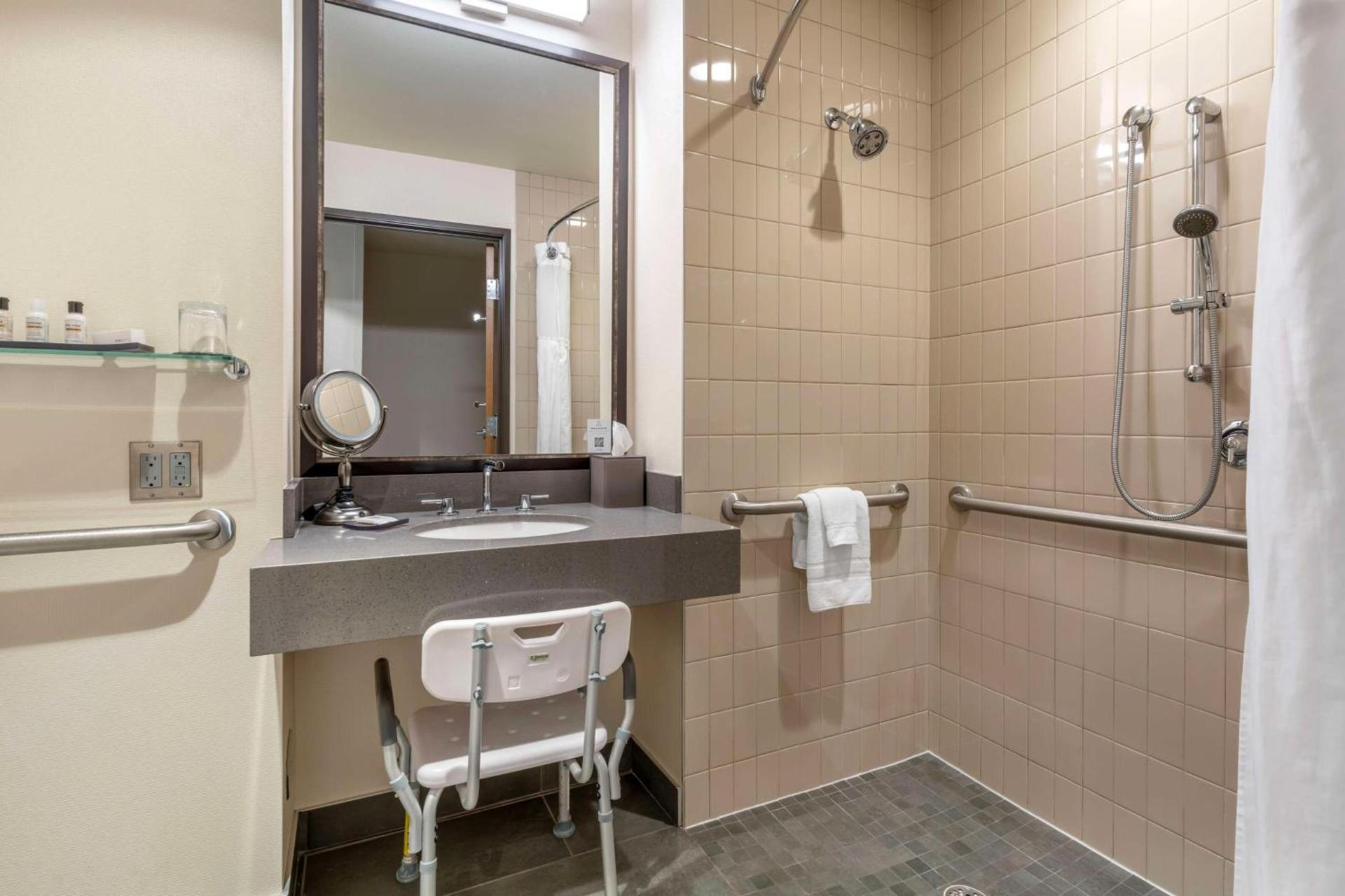 Best Western Premier Boulder Falls Inn photo 45