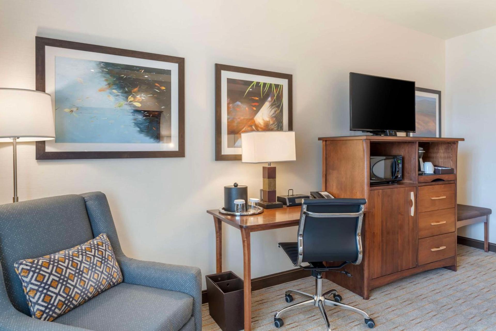 Best Western Premier Boulder Falls Inn photo 51