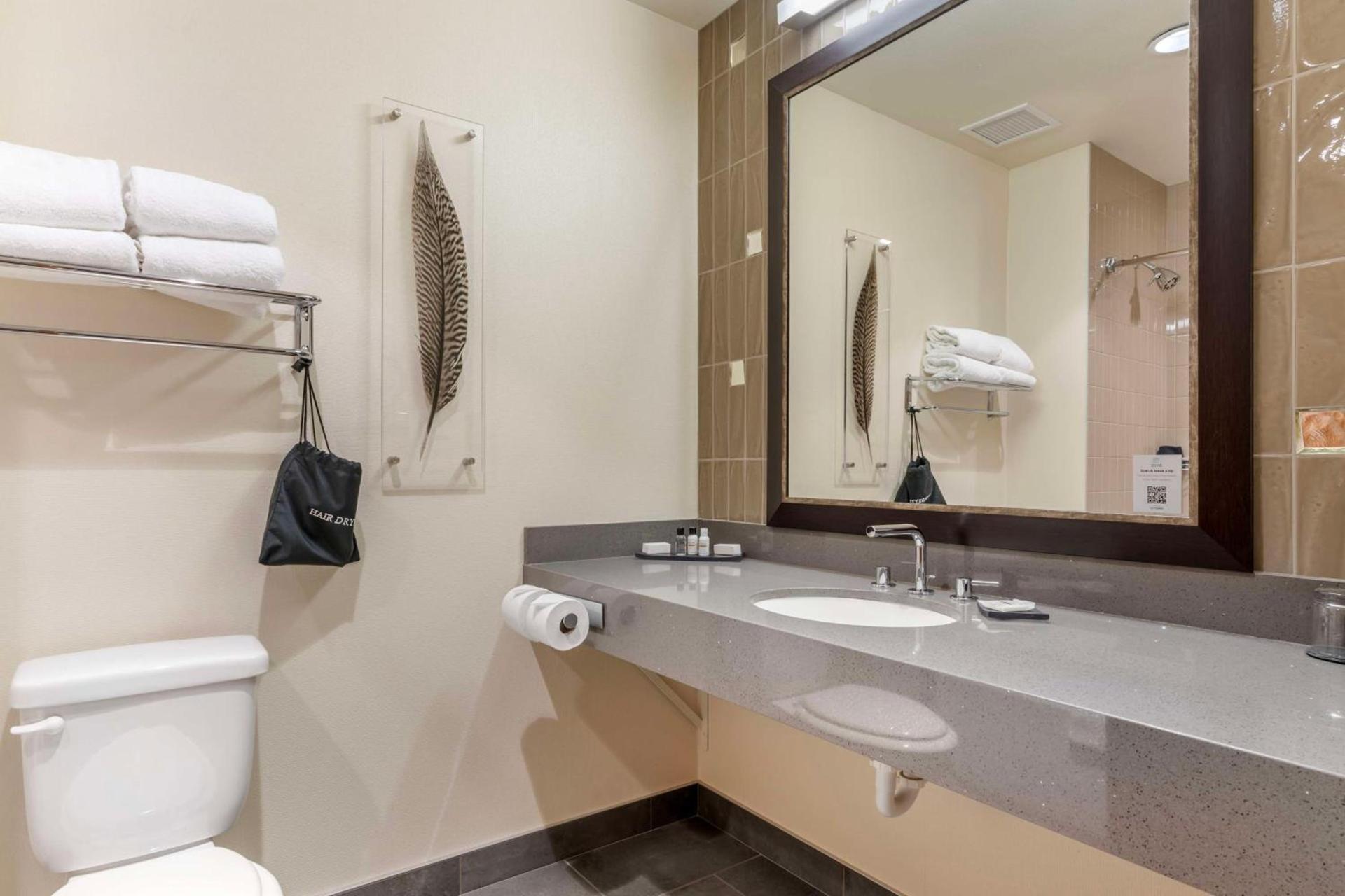 Best Western Premier Boulder Falls Inn photo 52