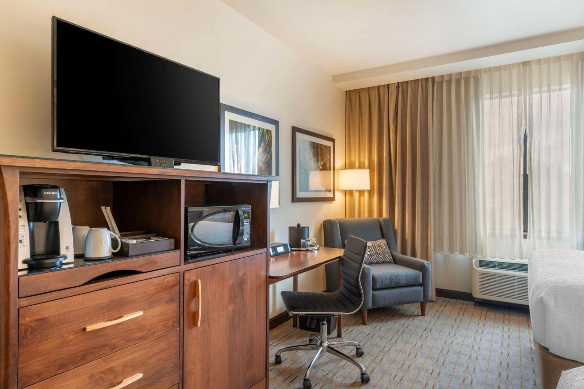 Best Western Premier Boulder Falls Inn photo 54