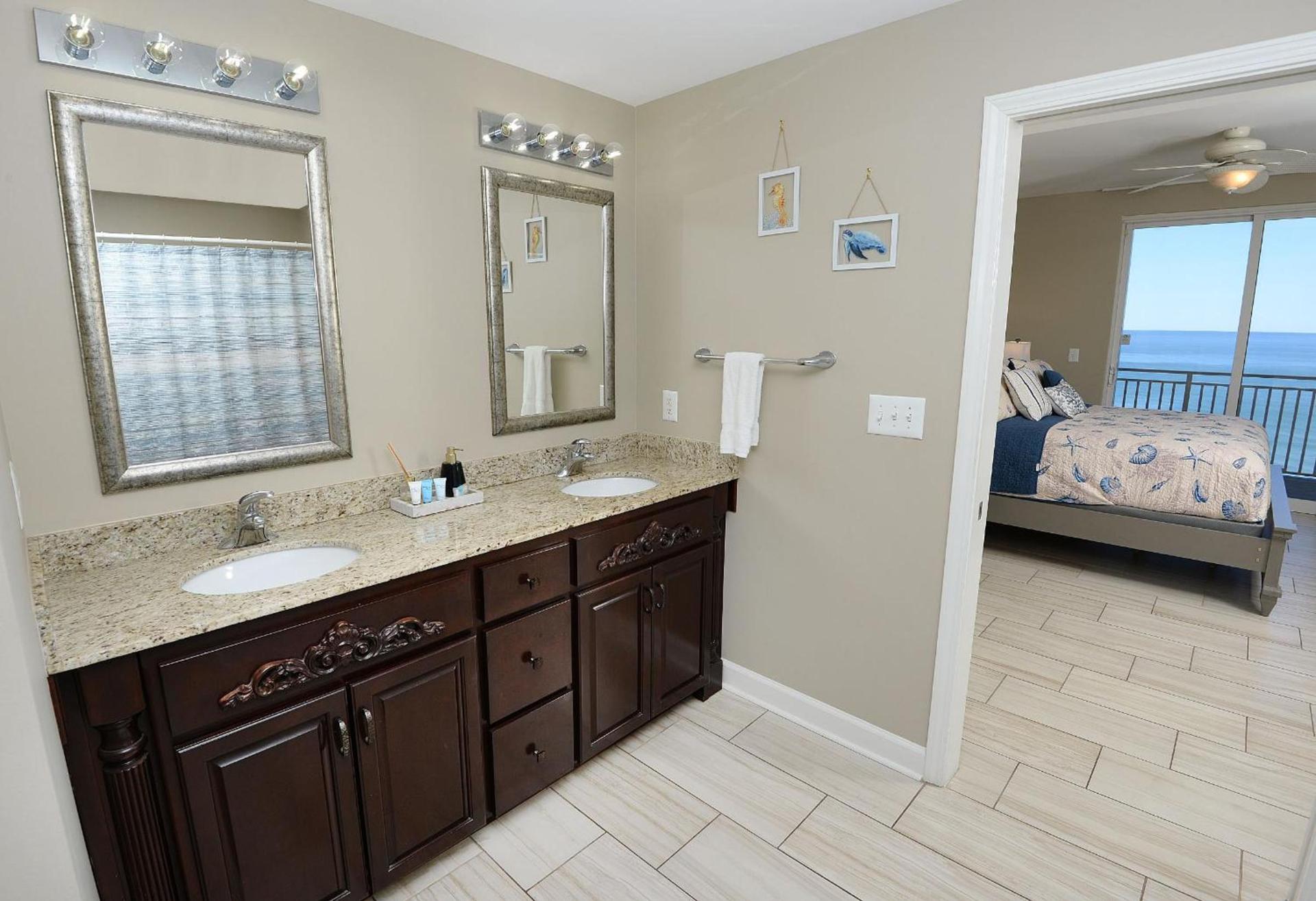 Beachfront Oasis at Splash Resort and Condos photo 39