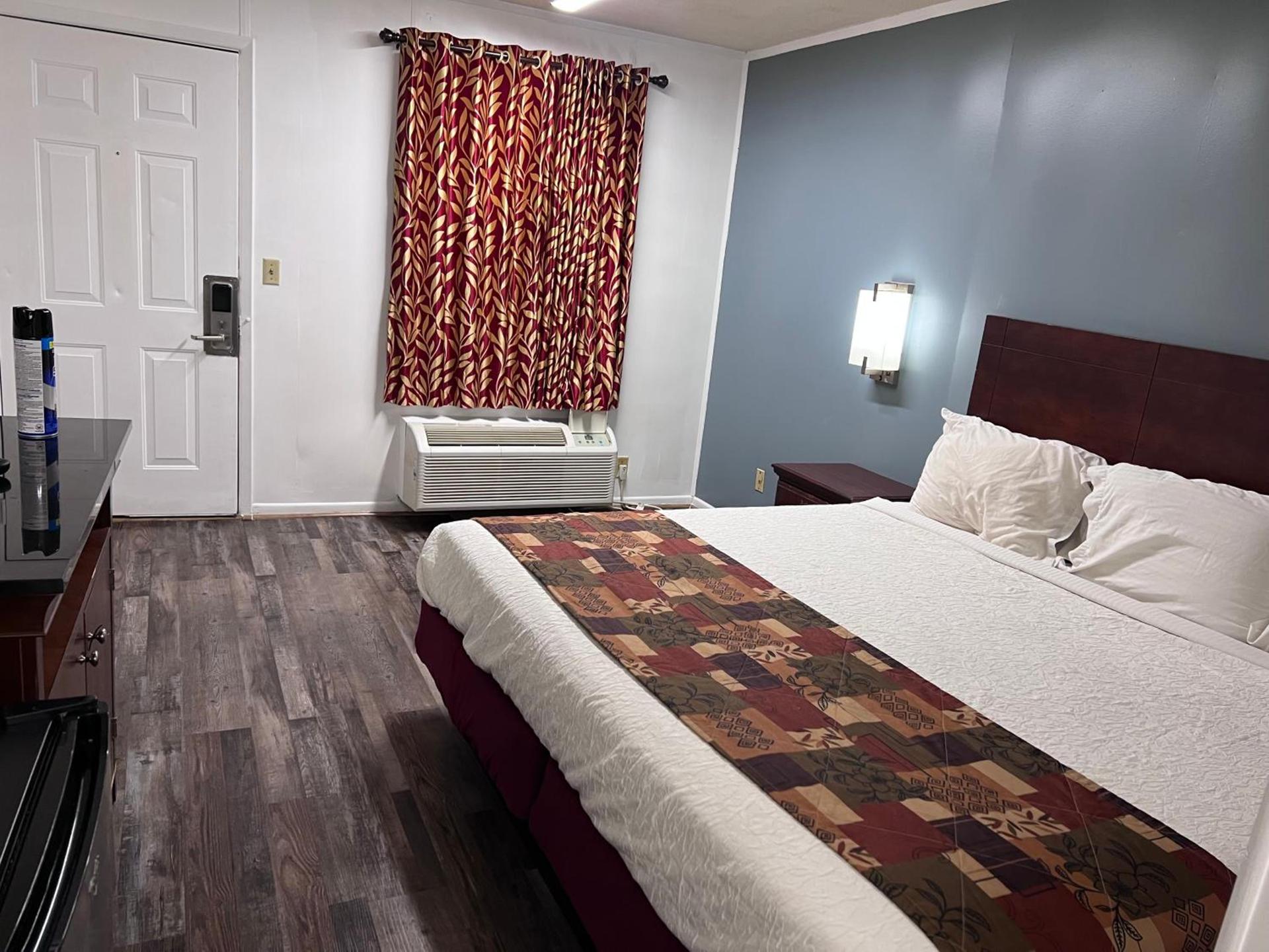 Smith Motel photo 5