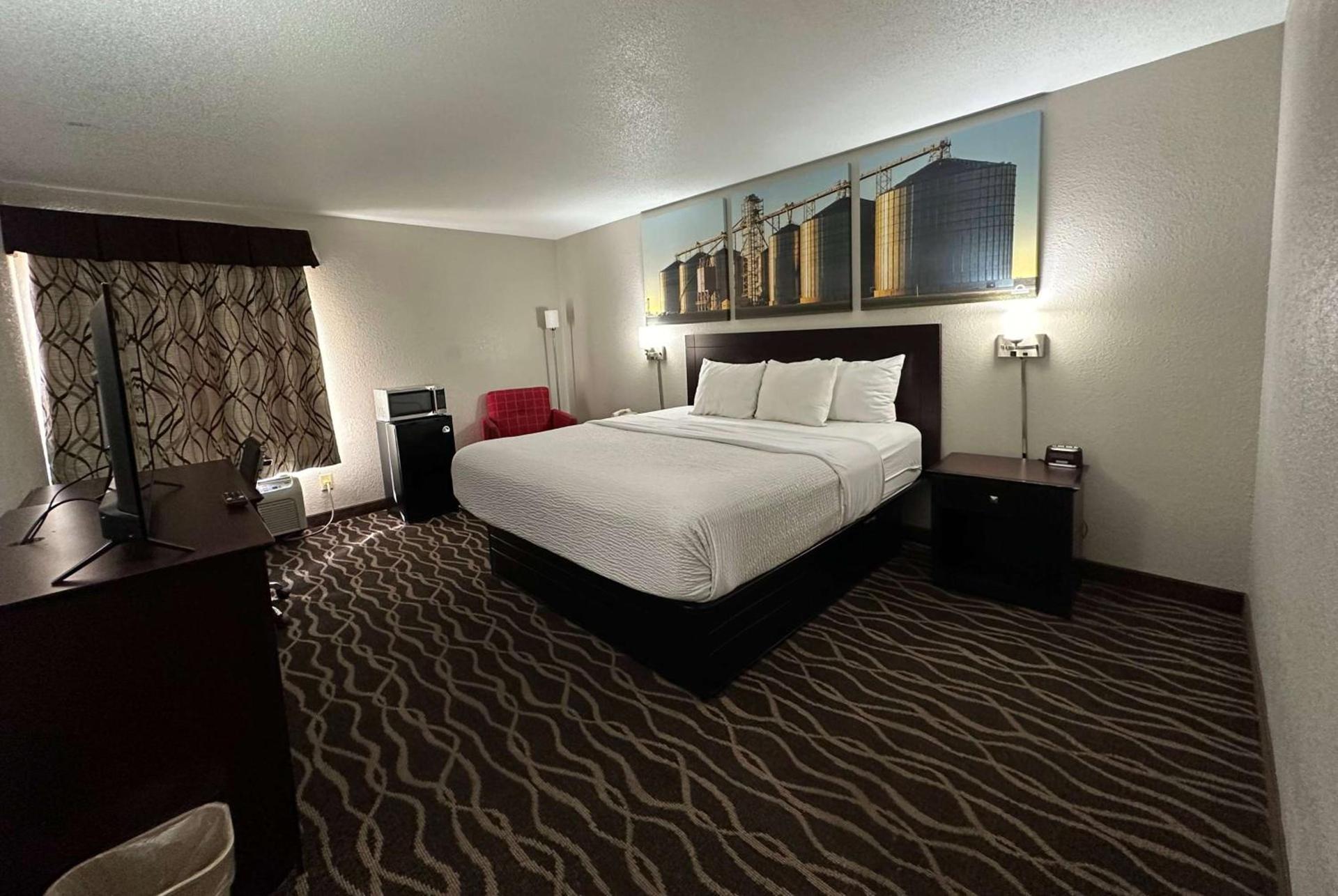 Days Inn & Suites by Wyndham Casey photo 7