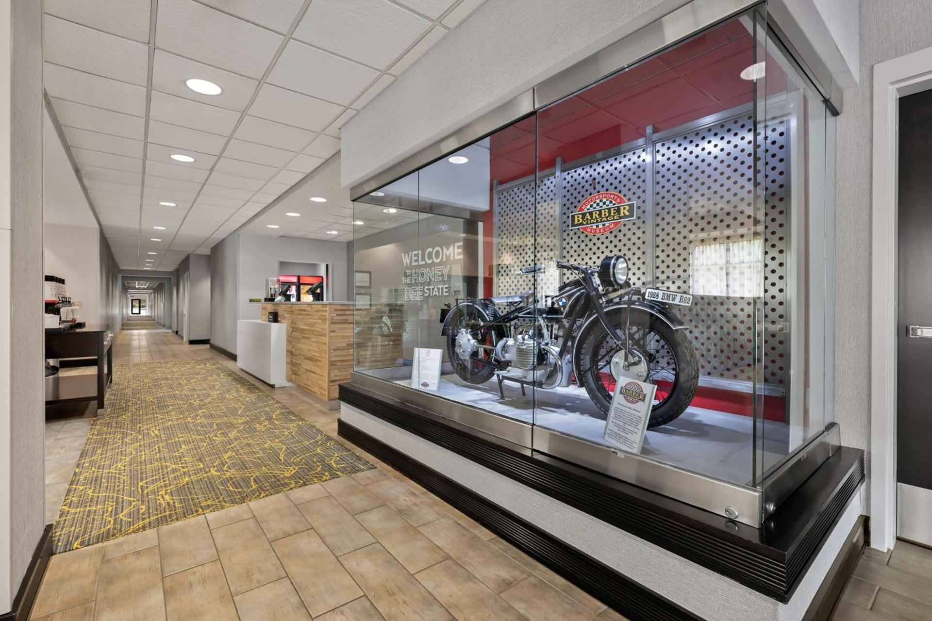 Hampton Inn Birmingham/Leeds photo 13