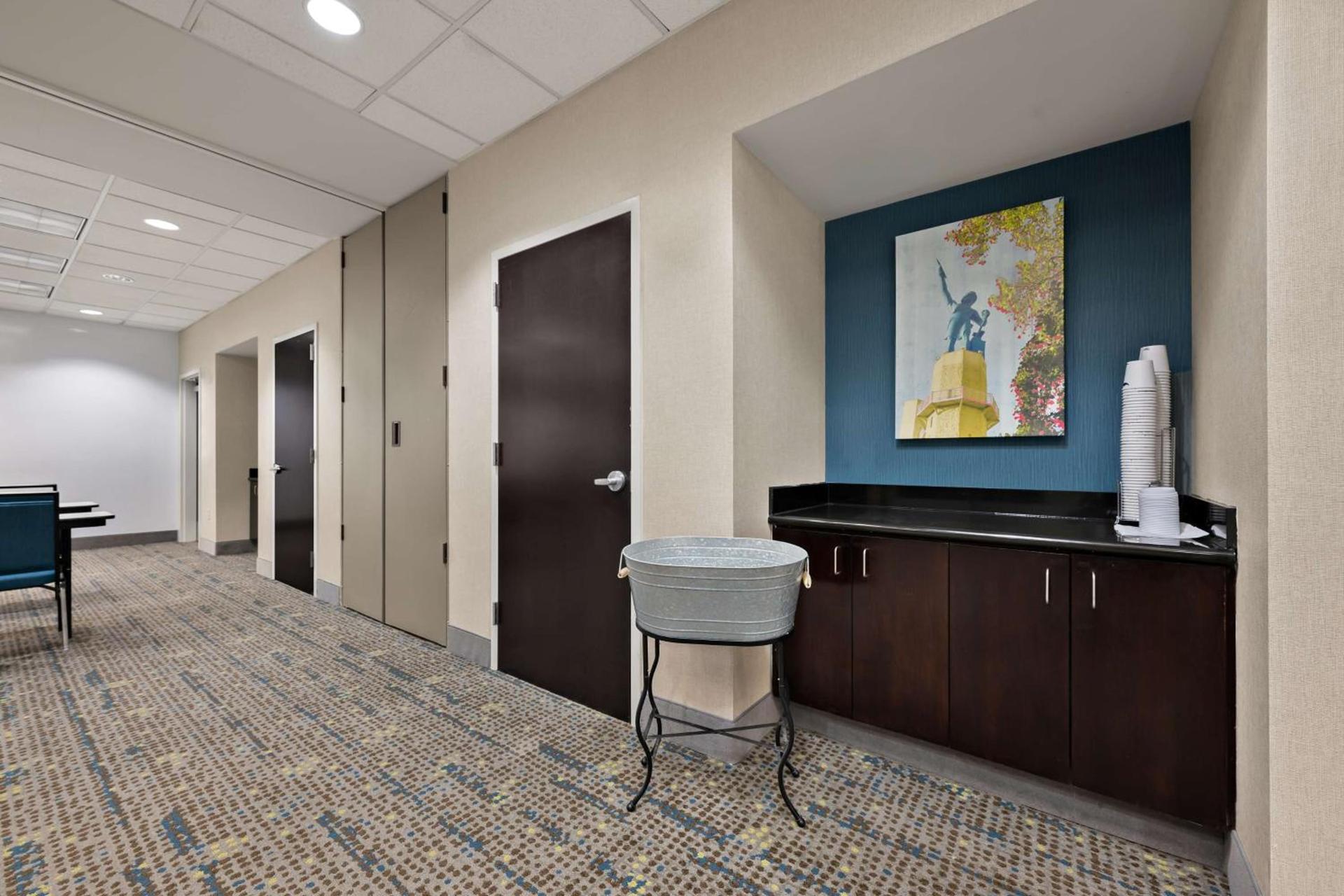 Hampton Inn Birmingham/Leeds photo 70