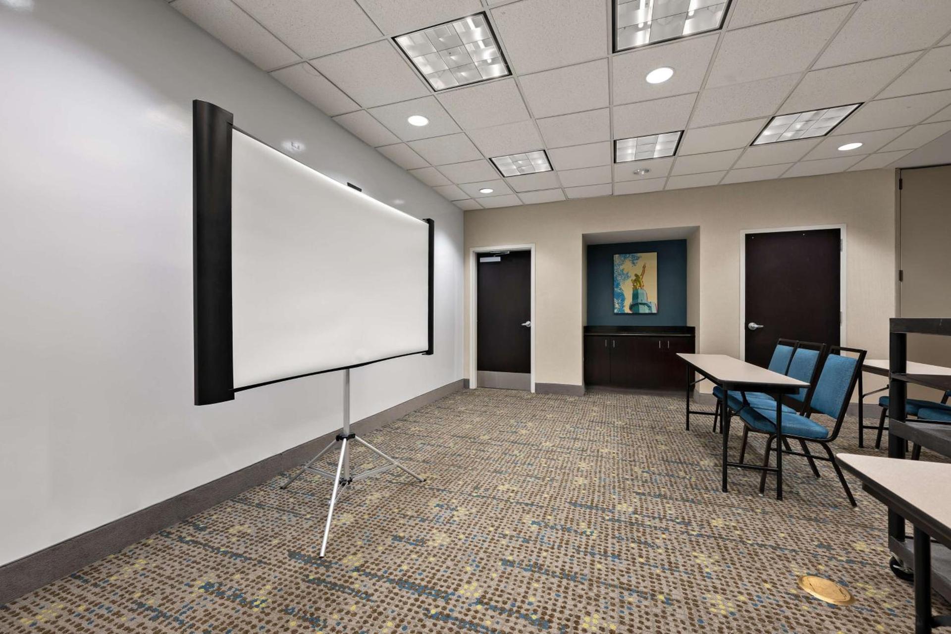 Hampton Inn Birmingham/Leeds photo 72