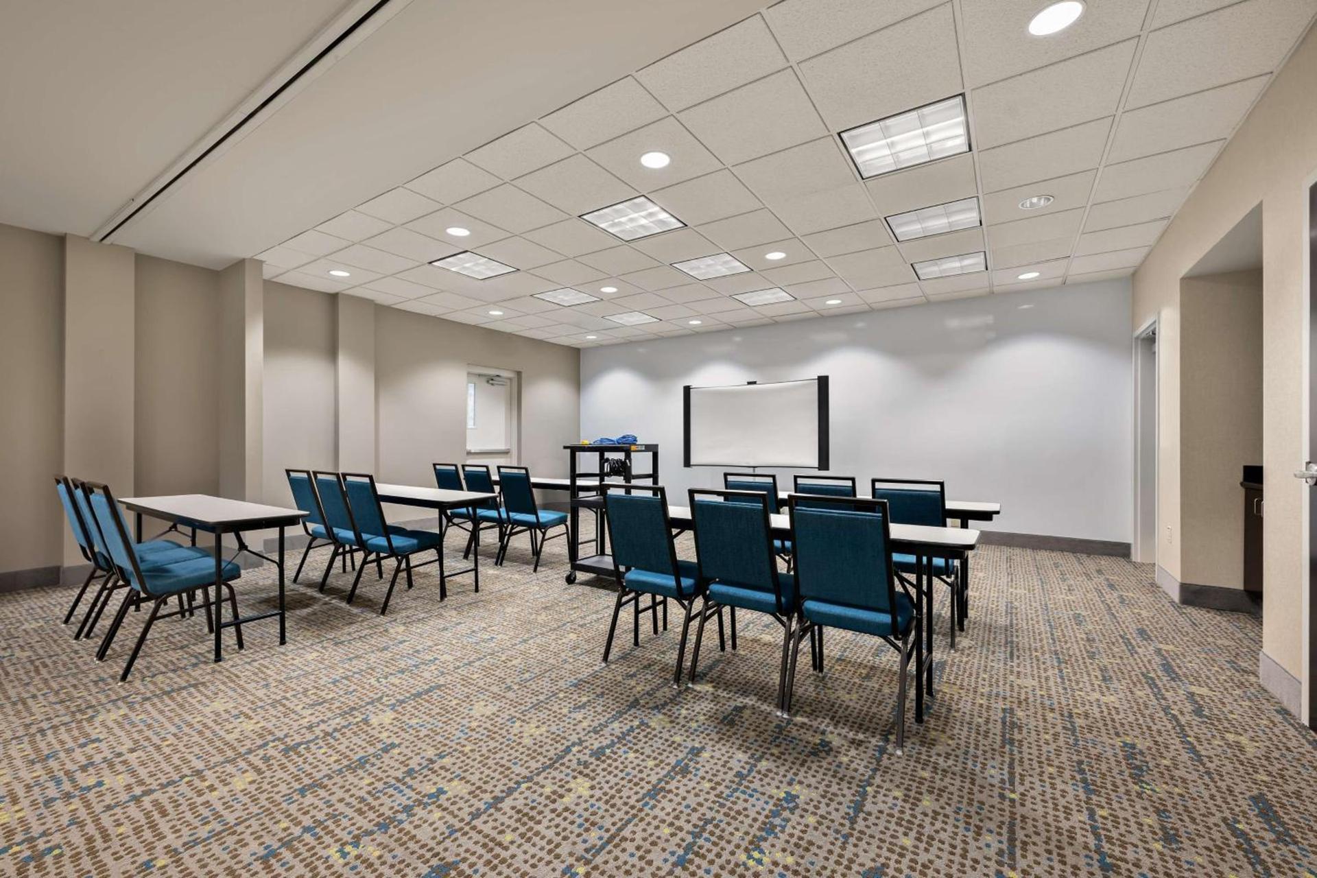 Hampton Inn Birmingham/Leeds photo 73