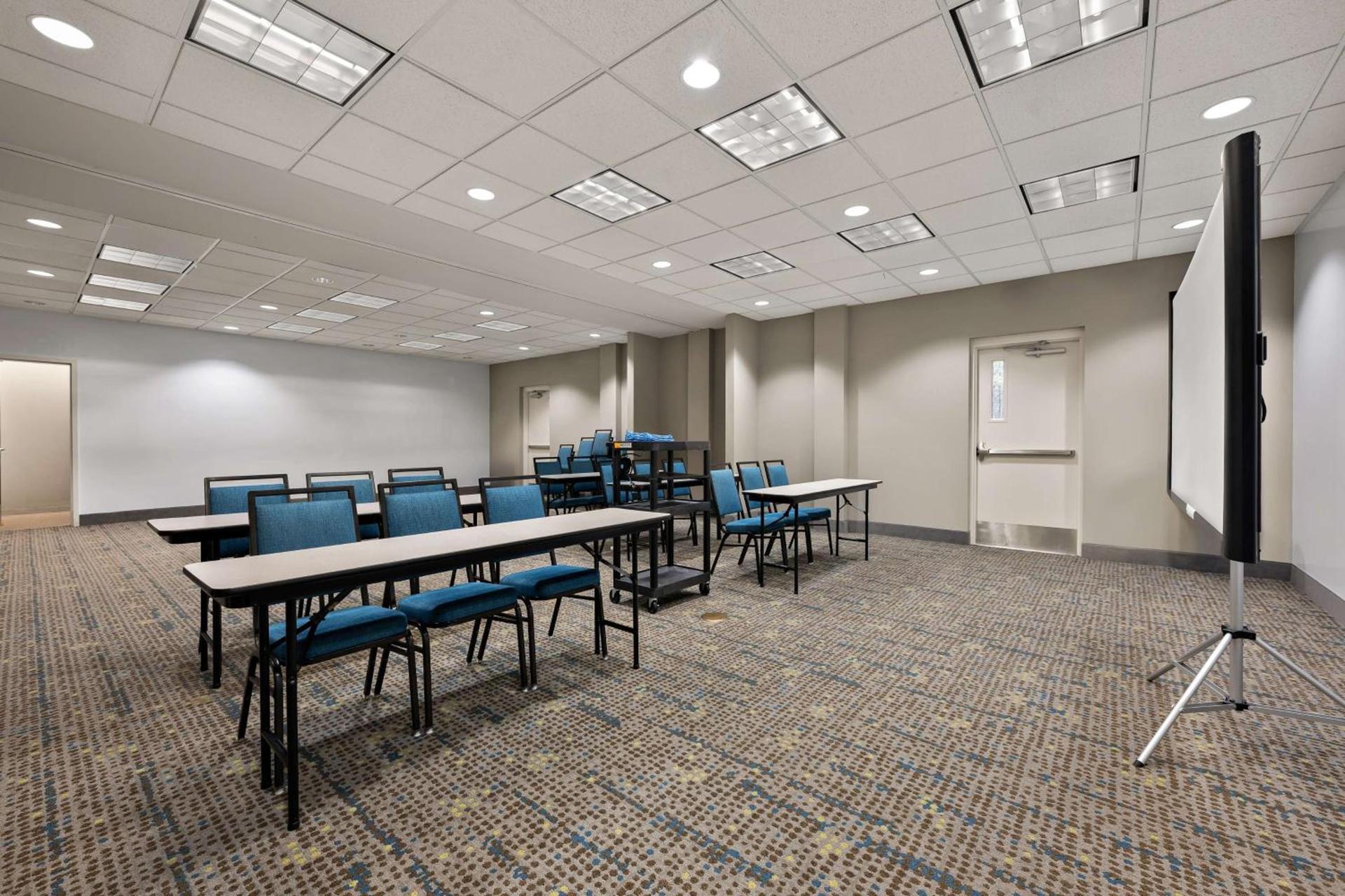Hampton Inn Birmingham/Leeds photo 74