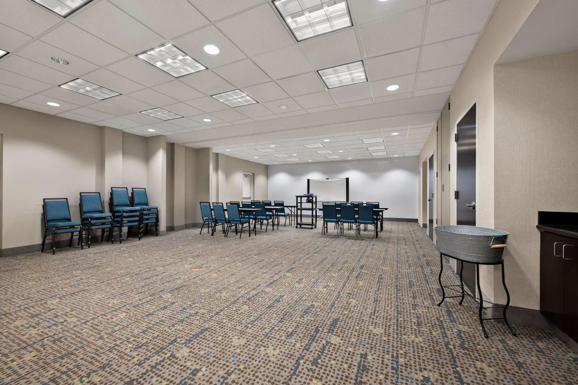 Hampton Inn Birmingham/Leeds photo 76