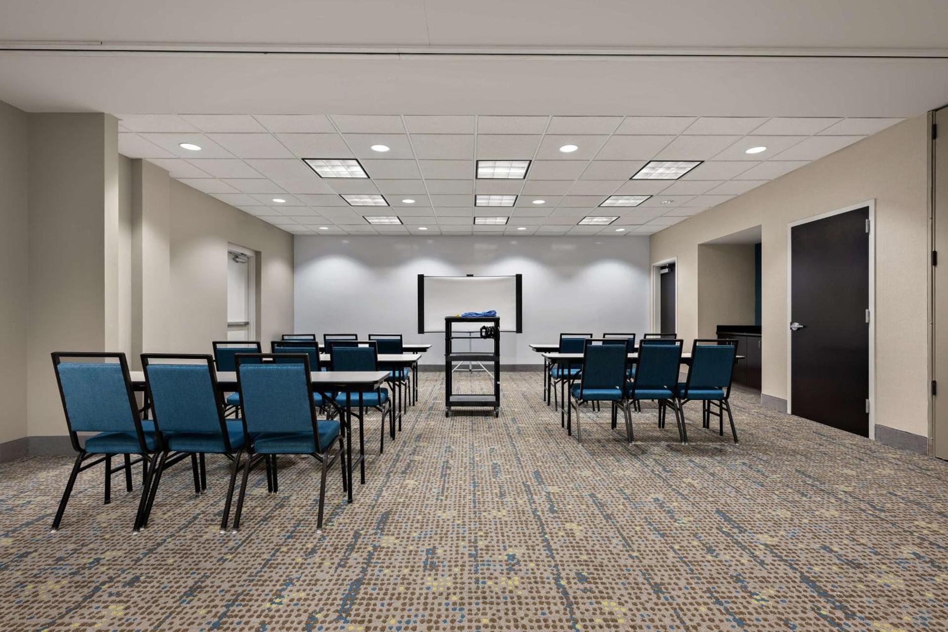 Hampton Inn Birmingham/Leeds photo 77