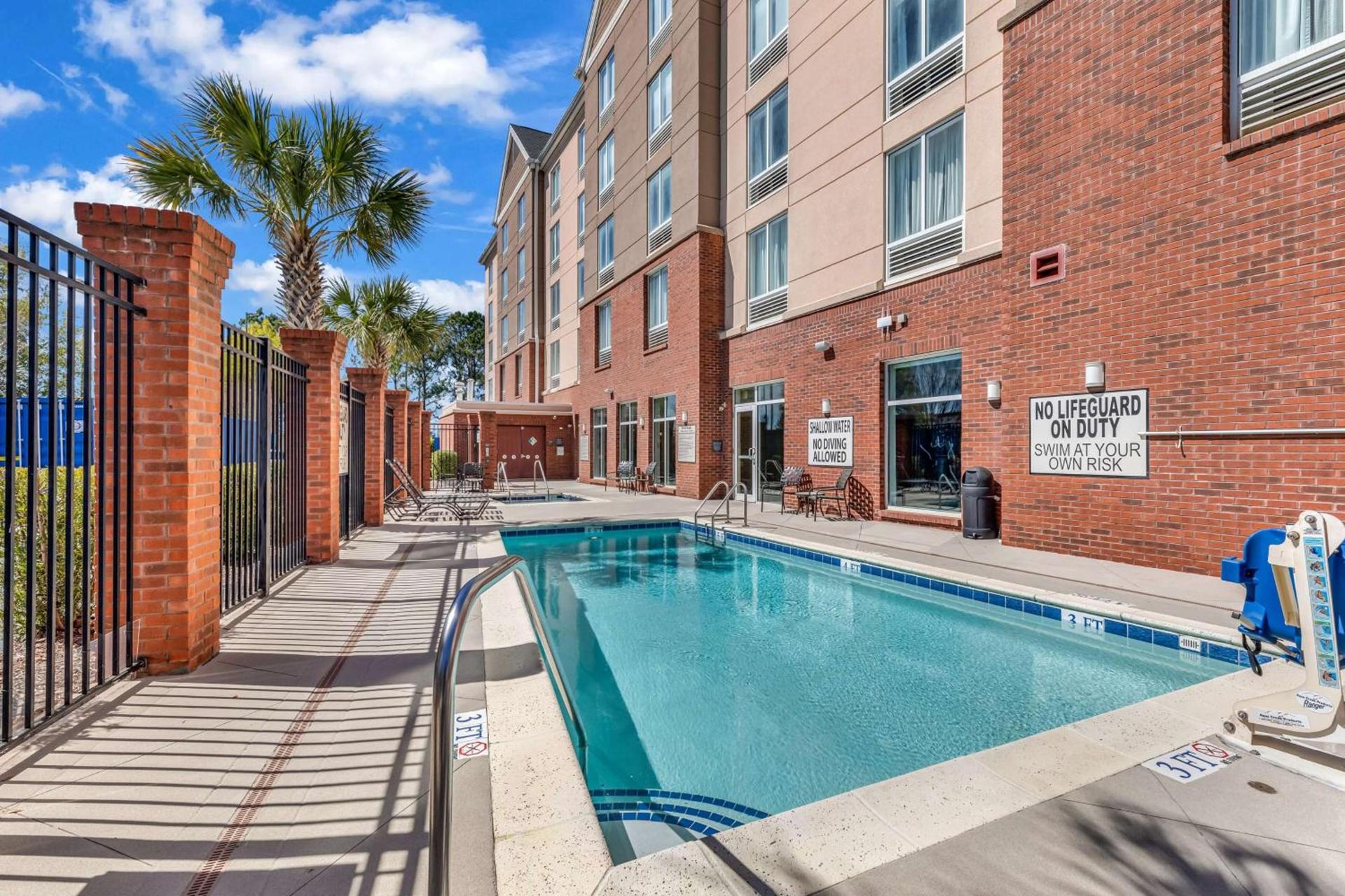Hilton Garden Inn Myrtle Beach/Coastal Grand Mall photo 2