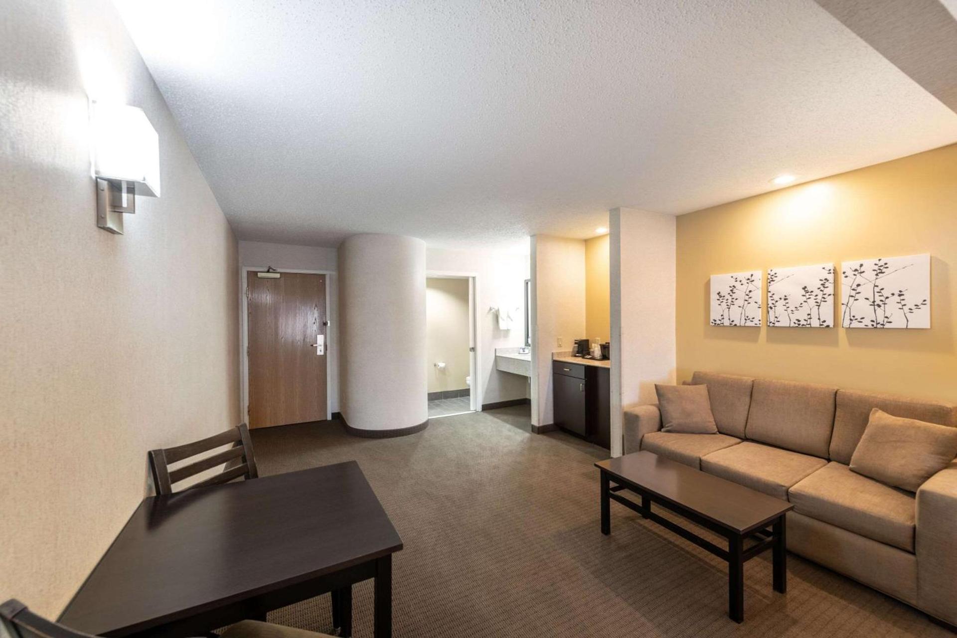Sleep Inn & Suites Green Bay South photo 26