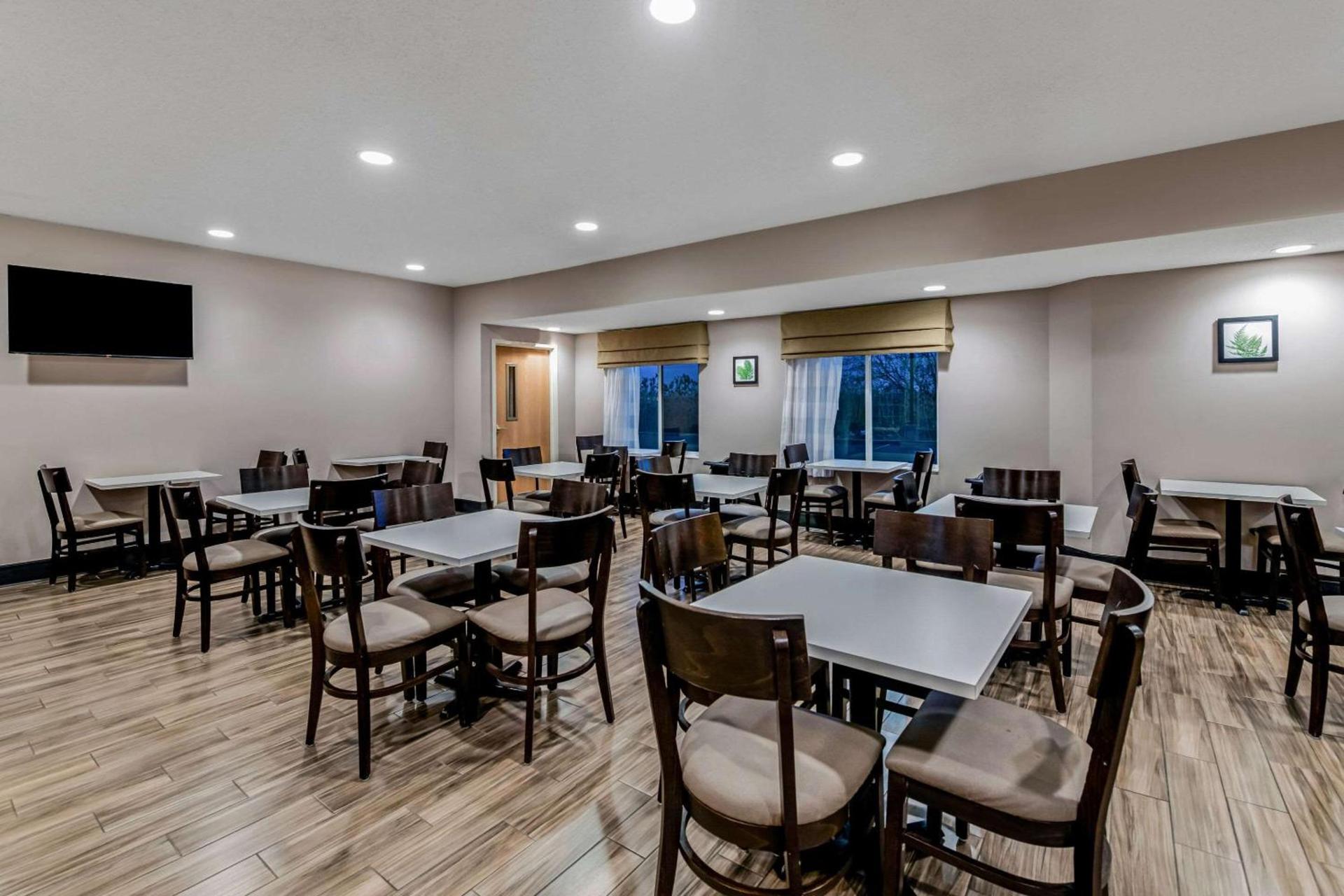 Sleep Inn & Suites Green Bay South photo 29