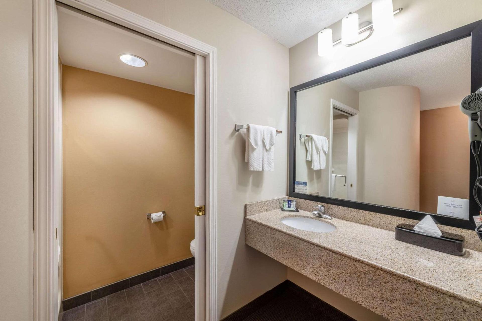 Sleep Inn & Suites Green Bay South photo 31