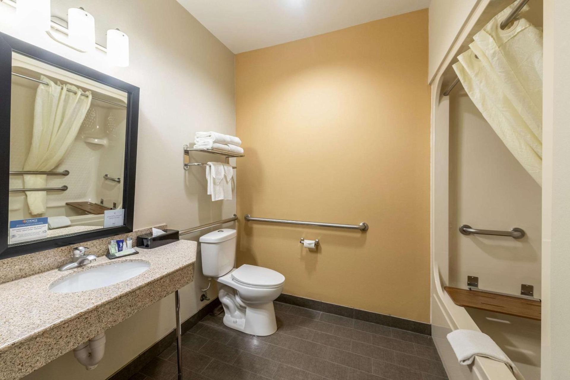 Sleep Inn & Suites Green Bay South photo 34