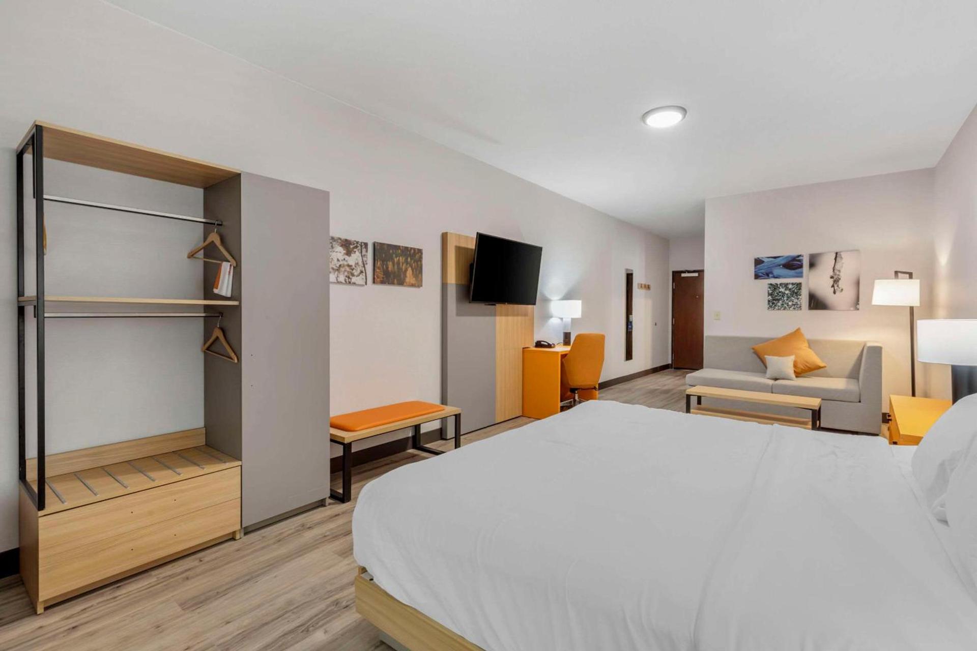 Comfort Suites Cheyenne photo 11