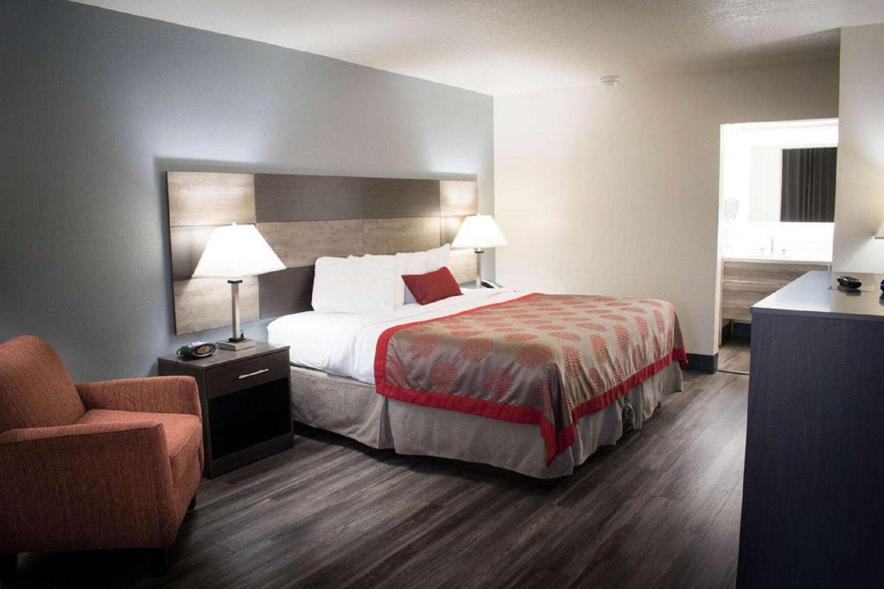 Ramada by Wyndham North Platte photo 58