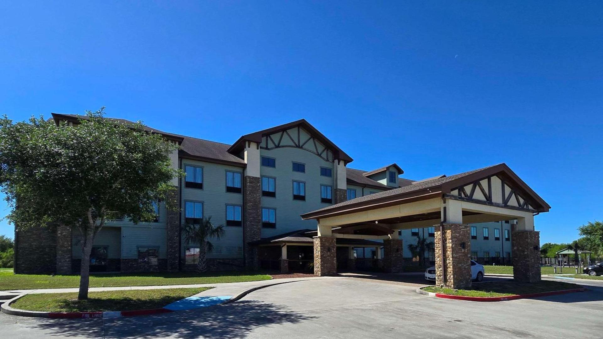 Comfort Inn & Suites Beeville — hotel in Beeville