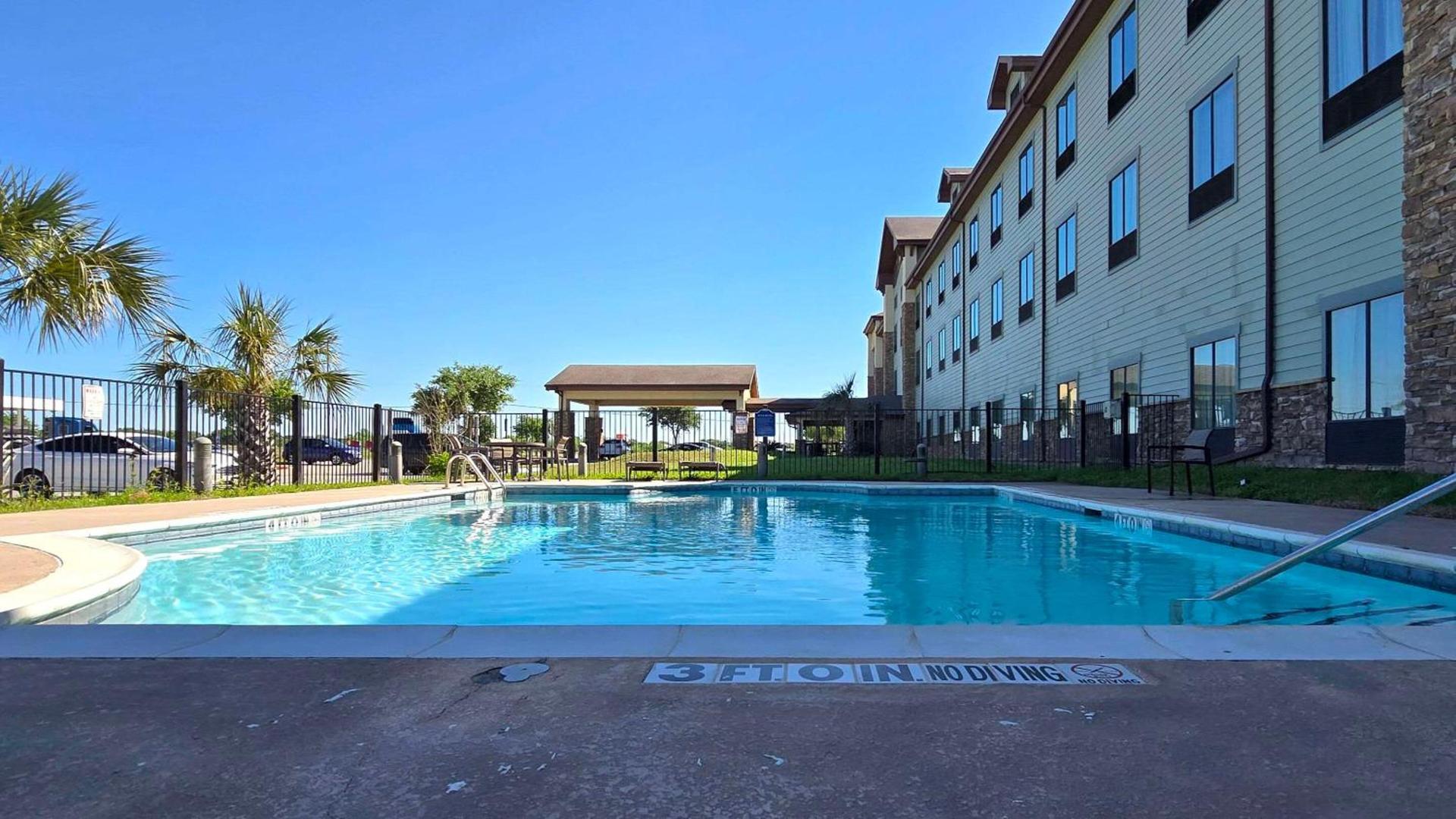 Comfort Inn & Suites Beeville photo 8