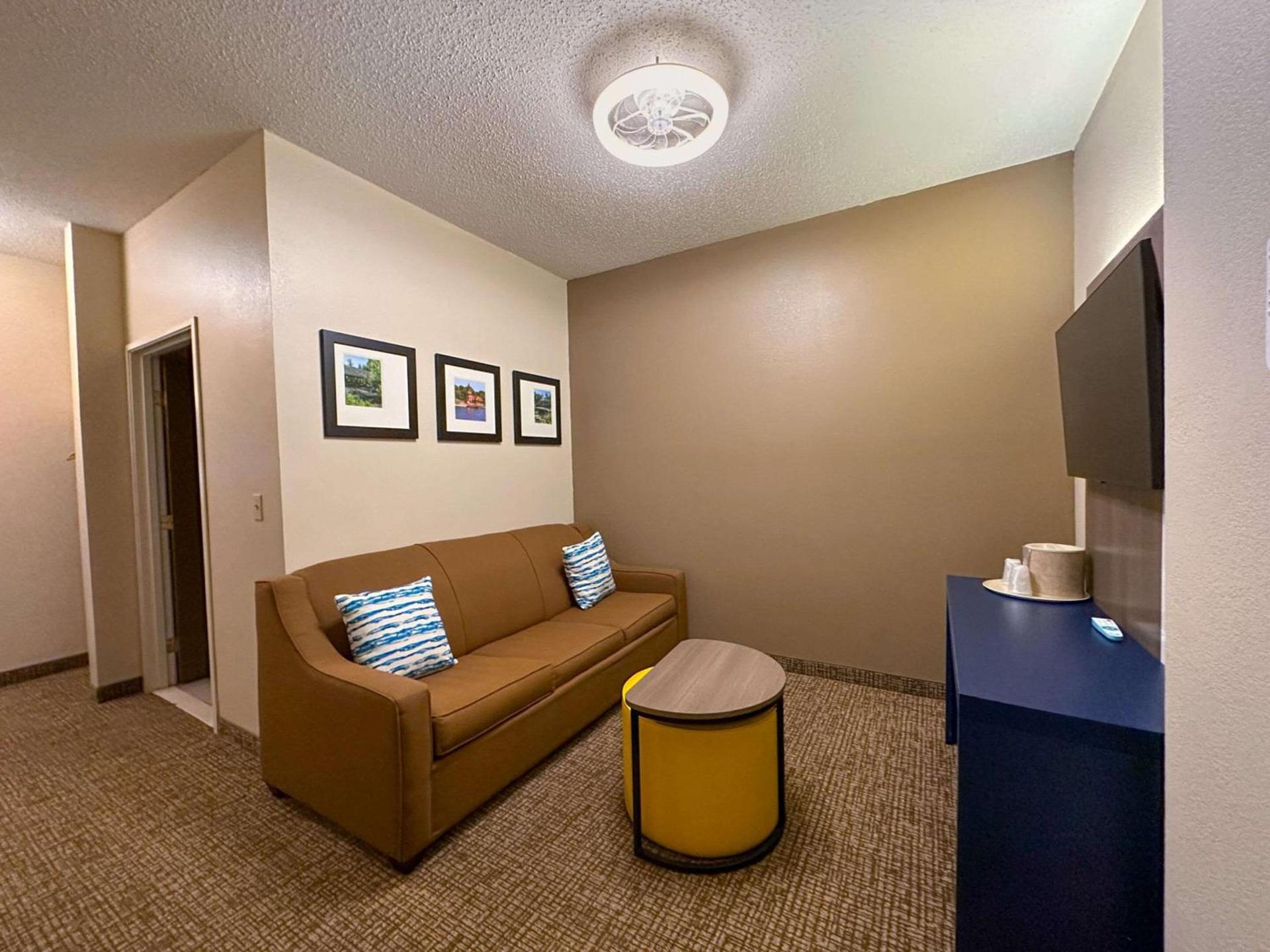 Country Inn & Suites by Radisson, Rock Falls, IL photo 45