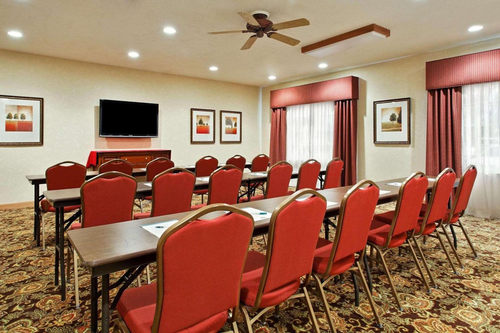 Country Inn & Suites by Radisson, Rock Falls, IL photo 47