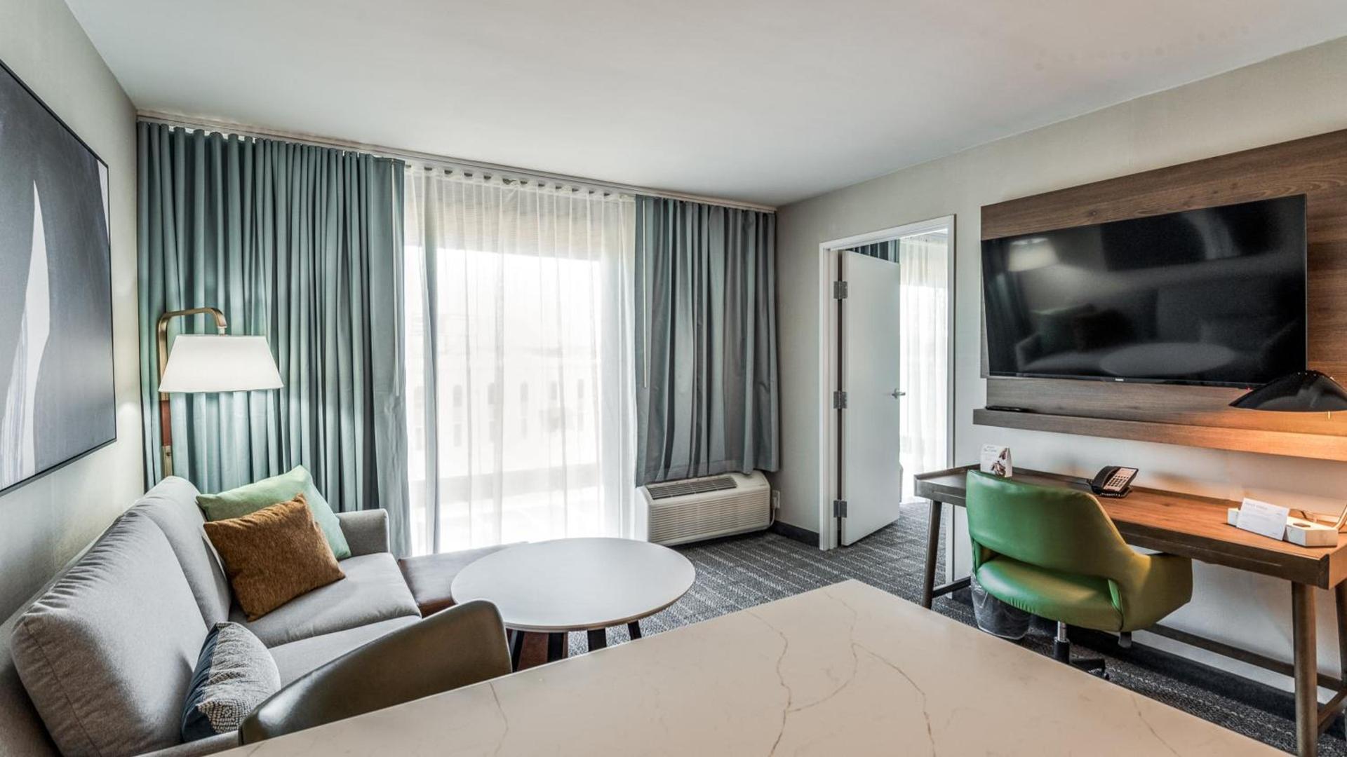 Staybridge Suites Dallas Market Ctr Love Field by IHG photo 57