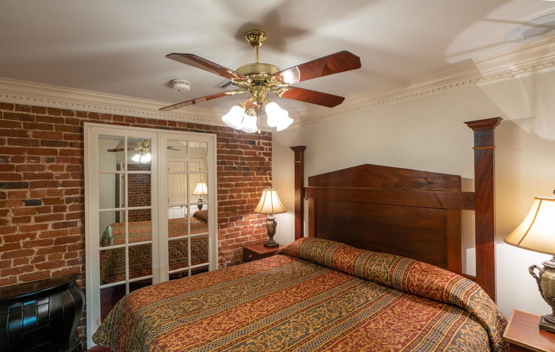 Quarter House Suites photo 8