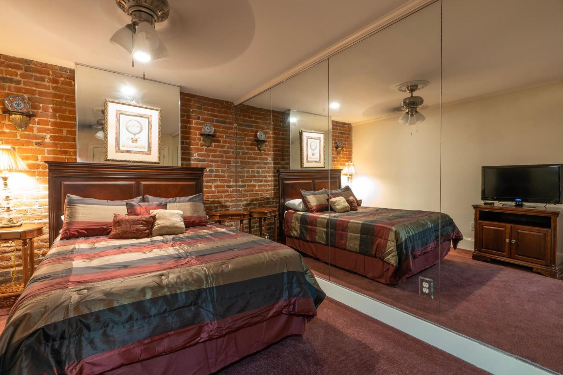 Quarter House Suites photo 17