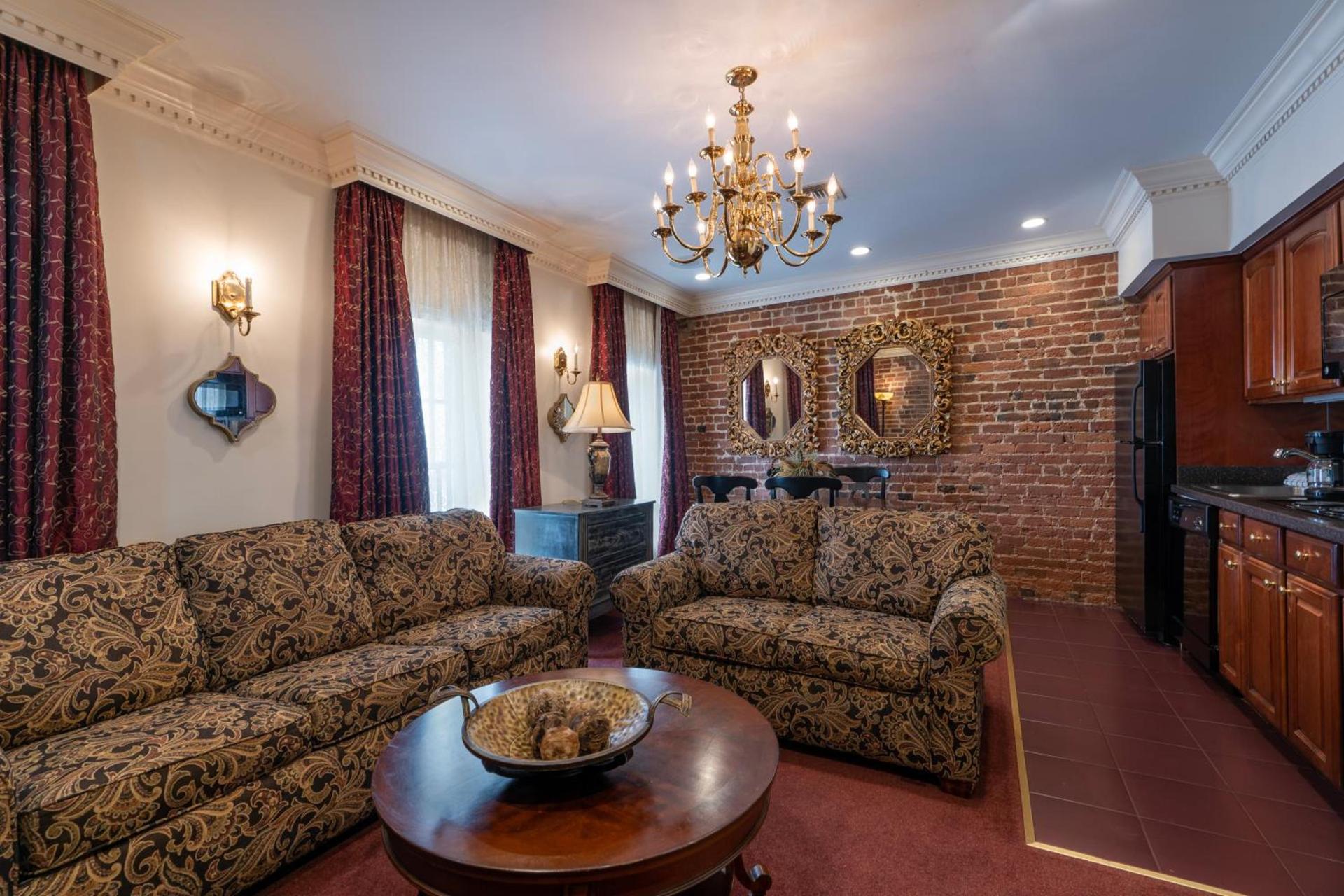 Quarter House Suites photo 30