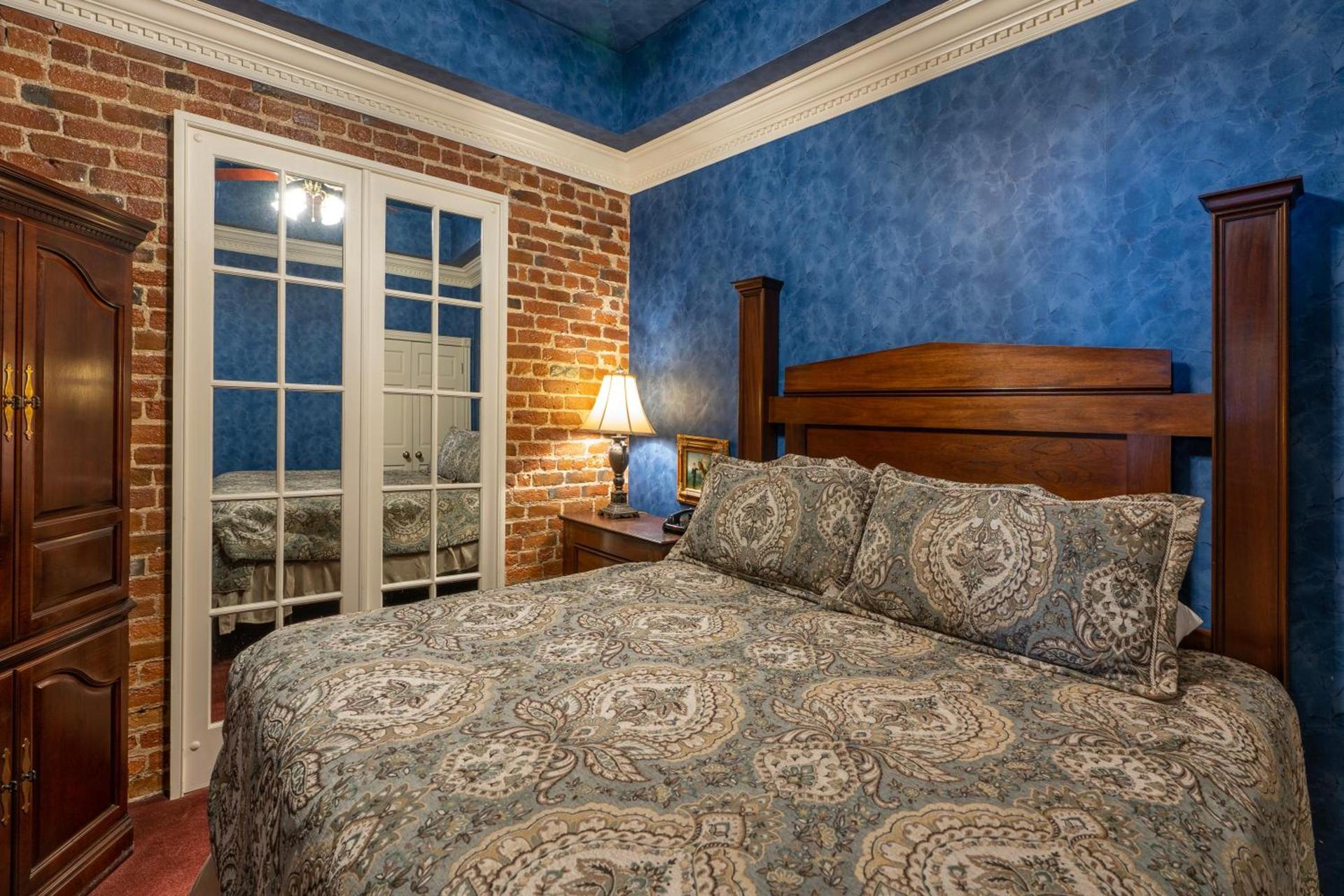 Quarter House Suites photo 18