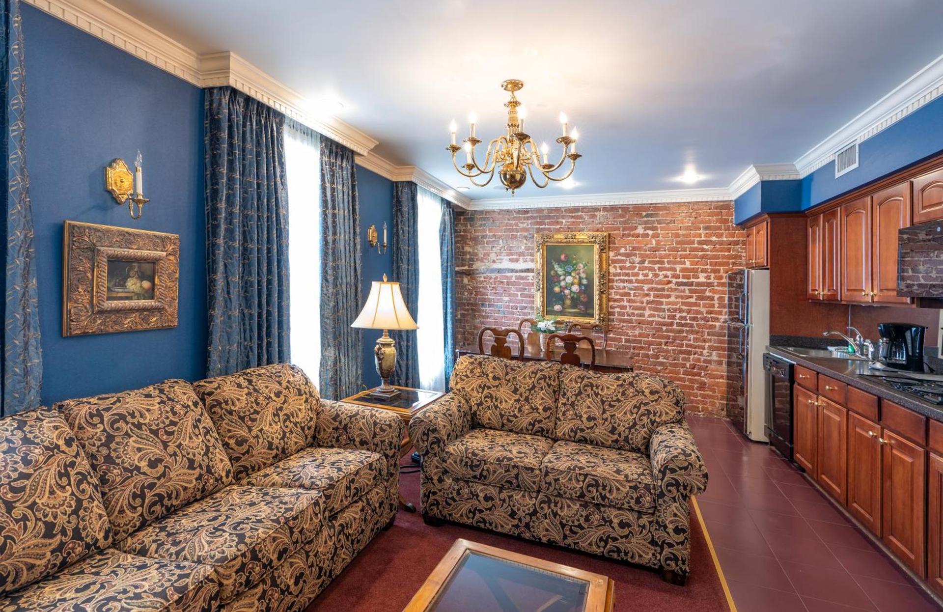 Quarter House Suites photo 22