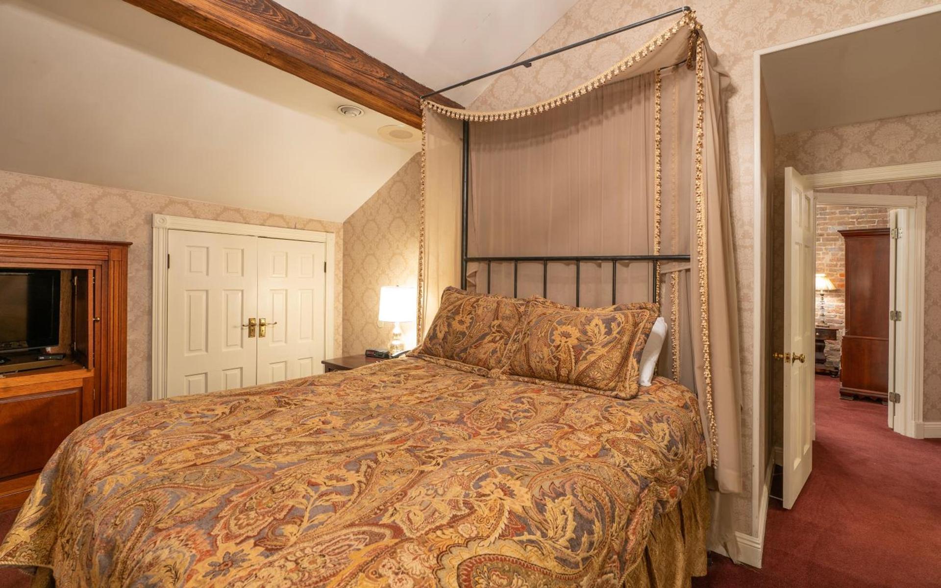 Quarter House Suites photo 14