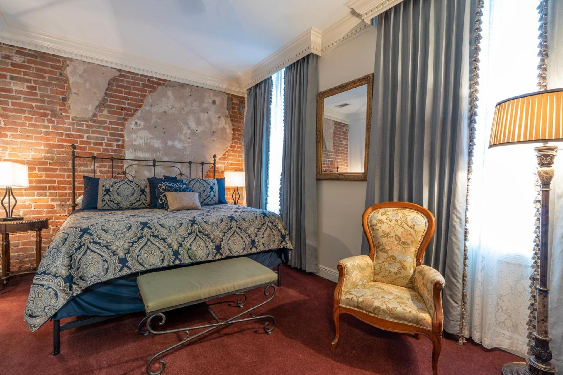 Quarter House Suites photo 29