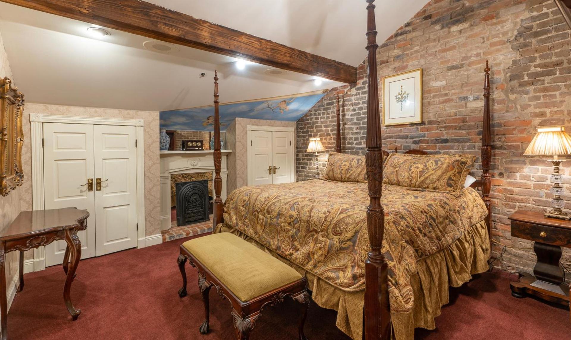 Quarter House Suites photo 28