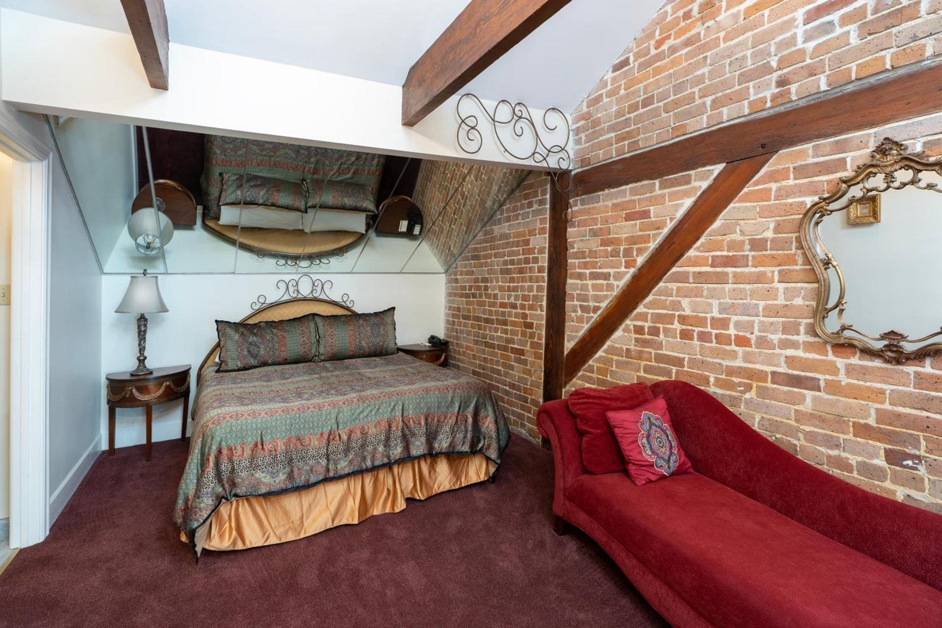 Quarter House Suites photo 24