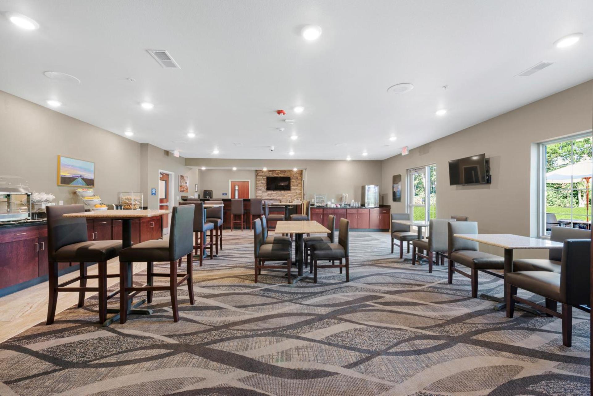 Cobblestone Hotel & Suites - Russells Point at Indian Lake photo 5