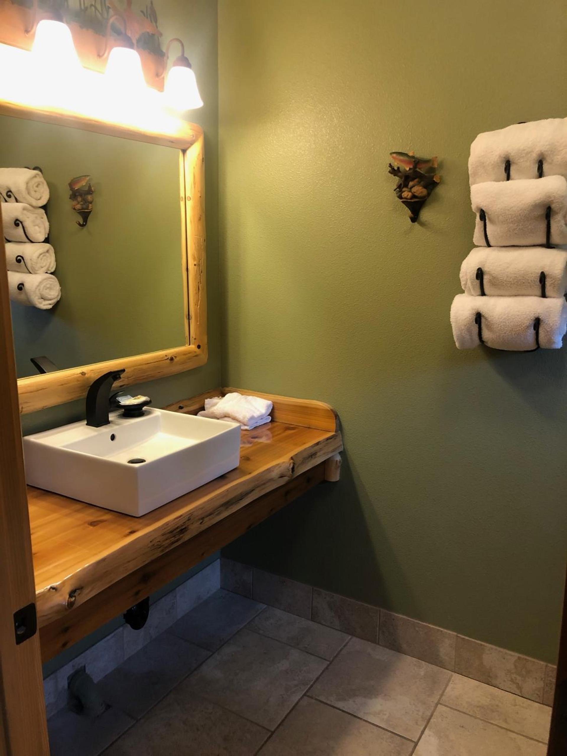 Summit Lake Lodge photo 54